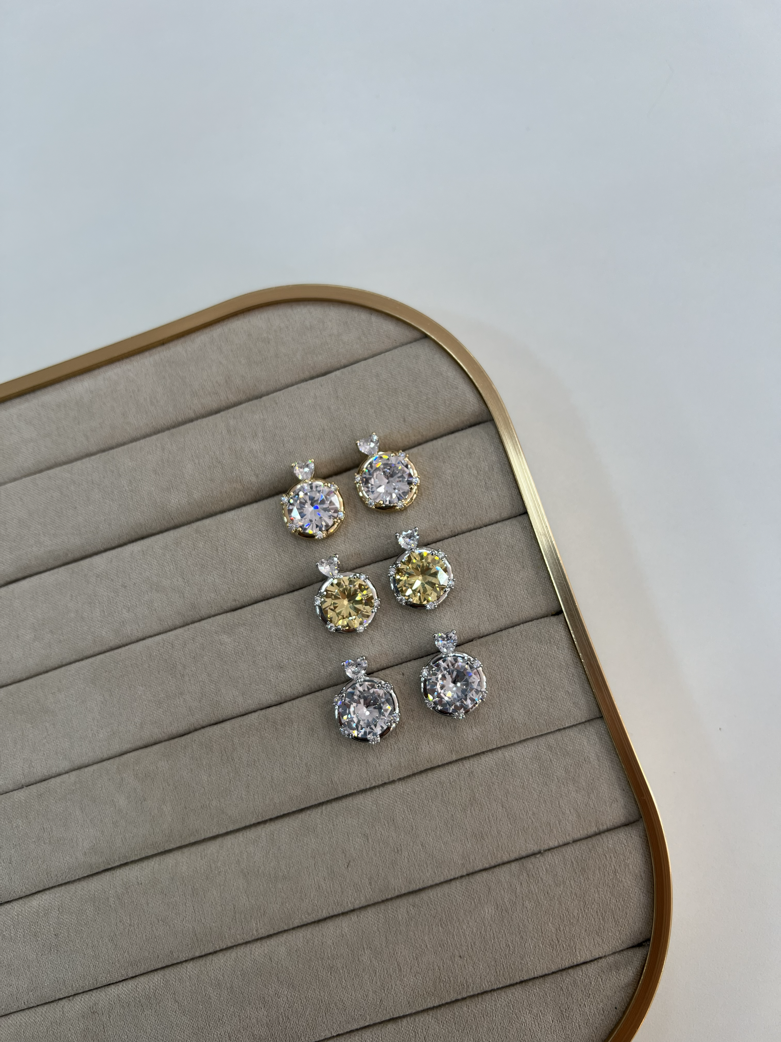 Brinco Ponto de Luz Semijoia