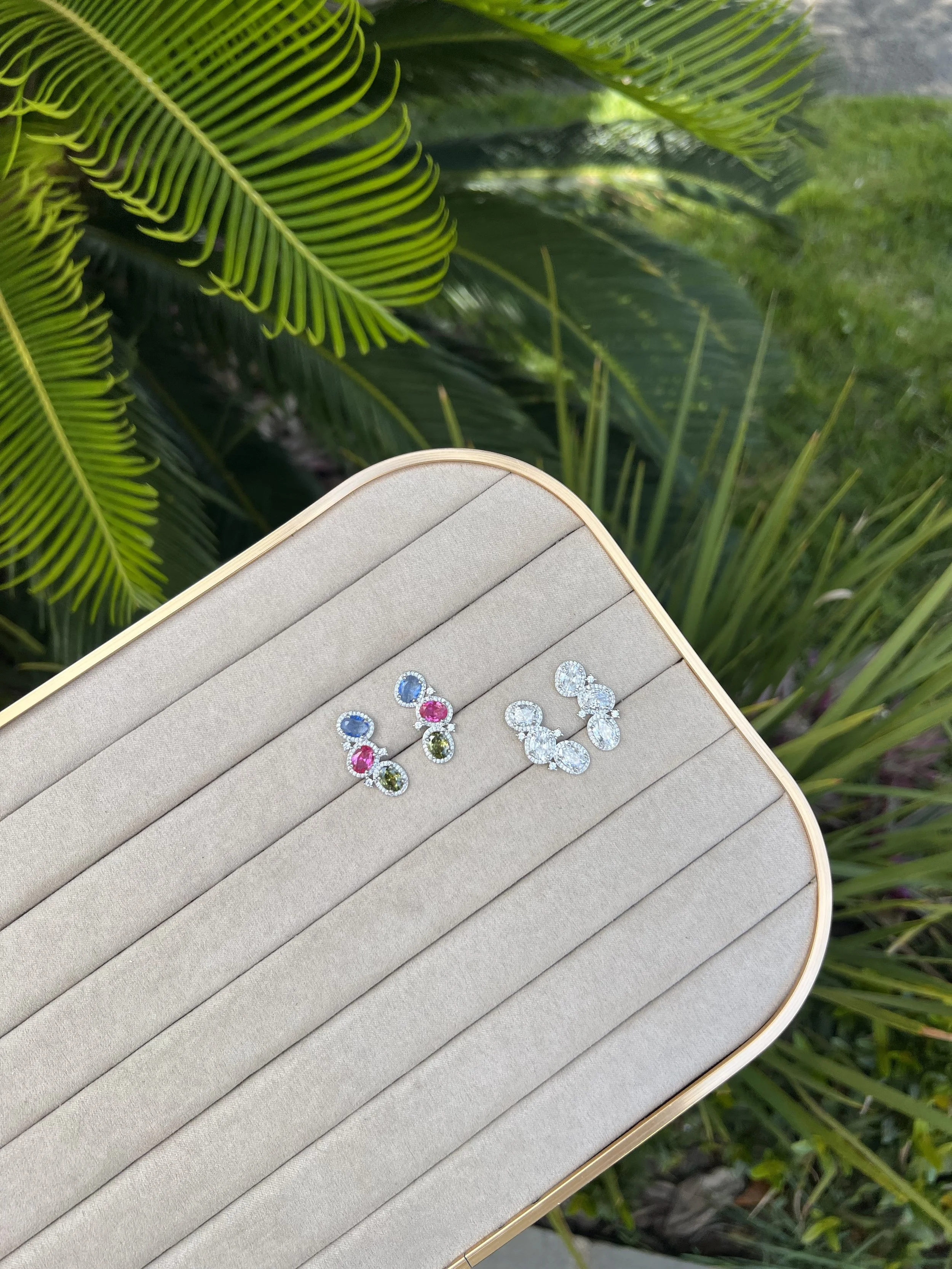 Brinco Ear Cuff Colorido