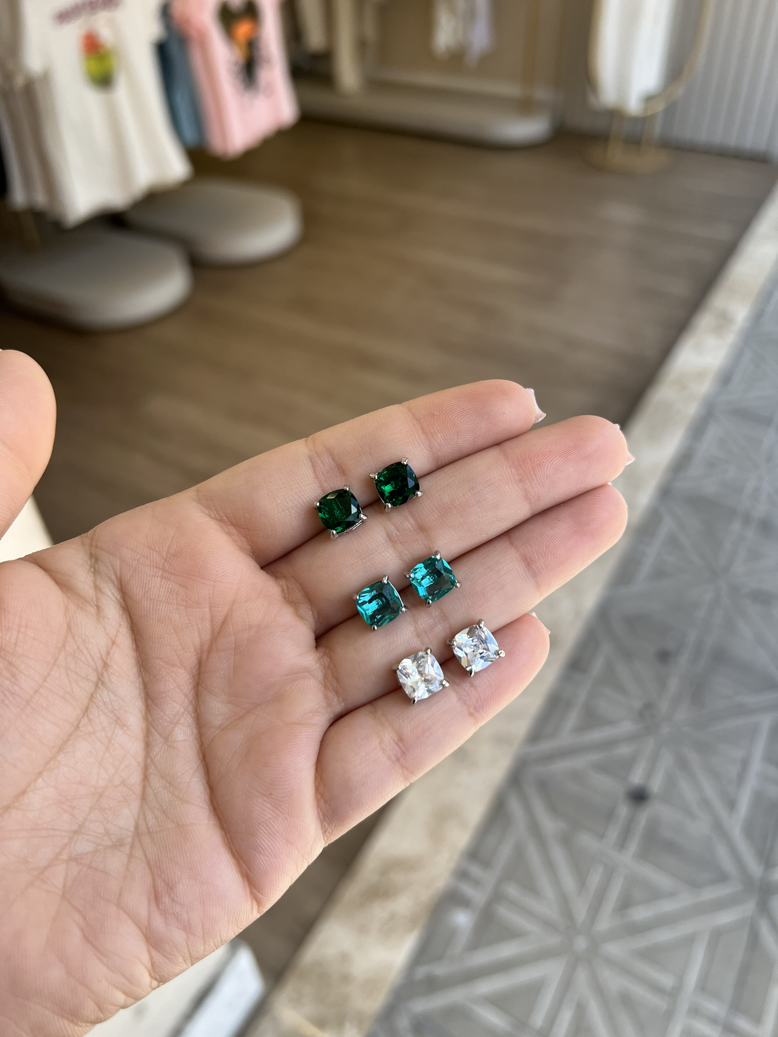 Brinco Ponto de Luz Quadrado