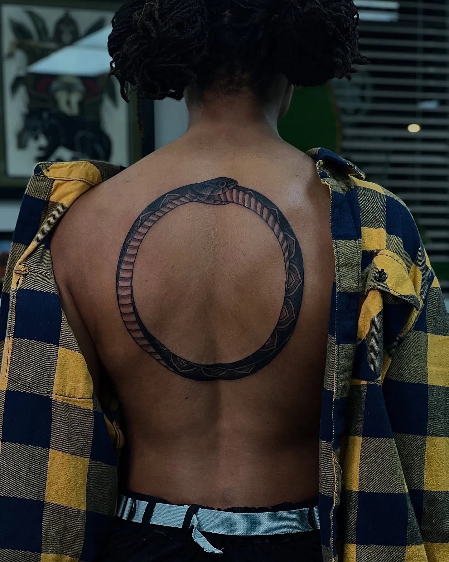 Love the placement choice of this Ouroboros 🐍 thanks O! @lightworktattoo #atlanta #sandysprings #tattoo #ouroboros #backpiecetattoo