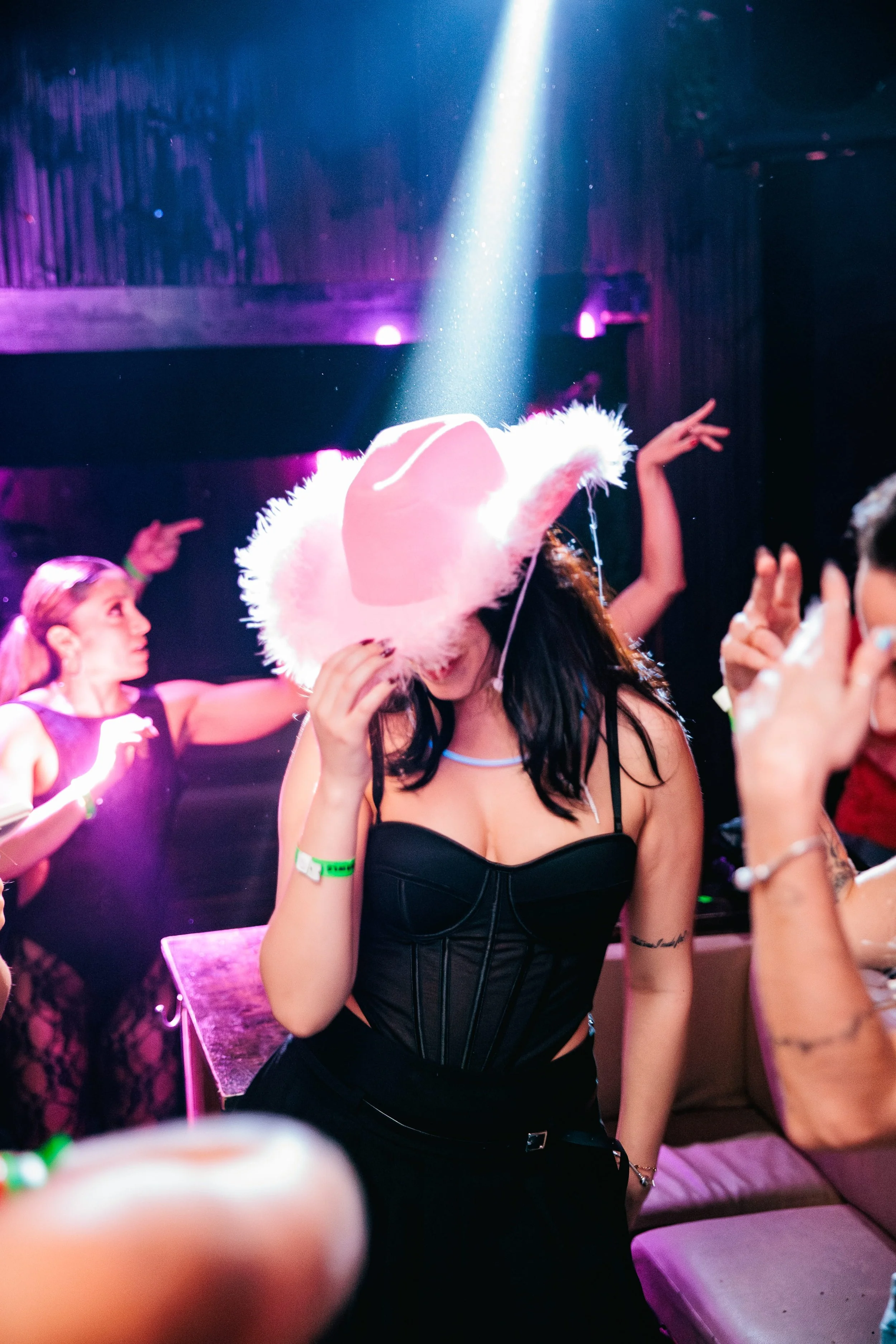 Yo Perreo Sola - Singles Bar Crawl (Feb. 2026)