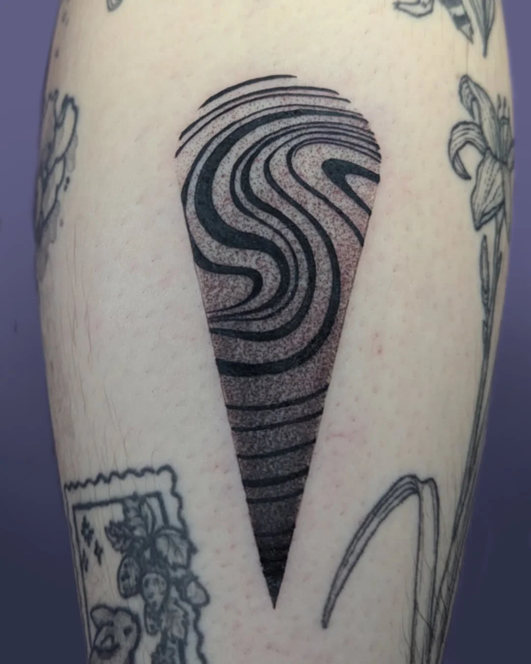 Finally emerging from my posting slump.

As always, I absolutely adore line distortion pieces like this, and would love to do more in the future! What word would you want distorted? 

@cozycampcollective