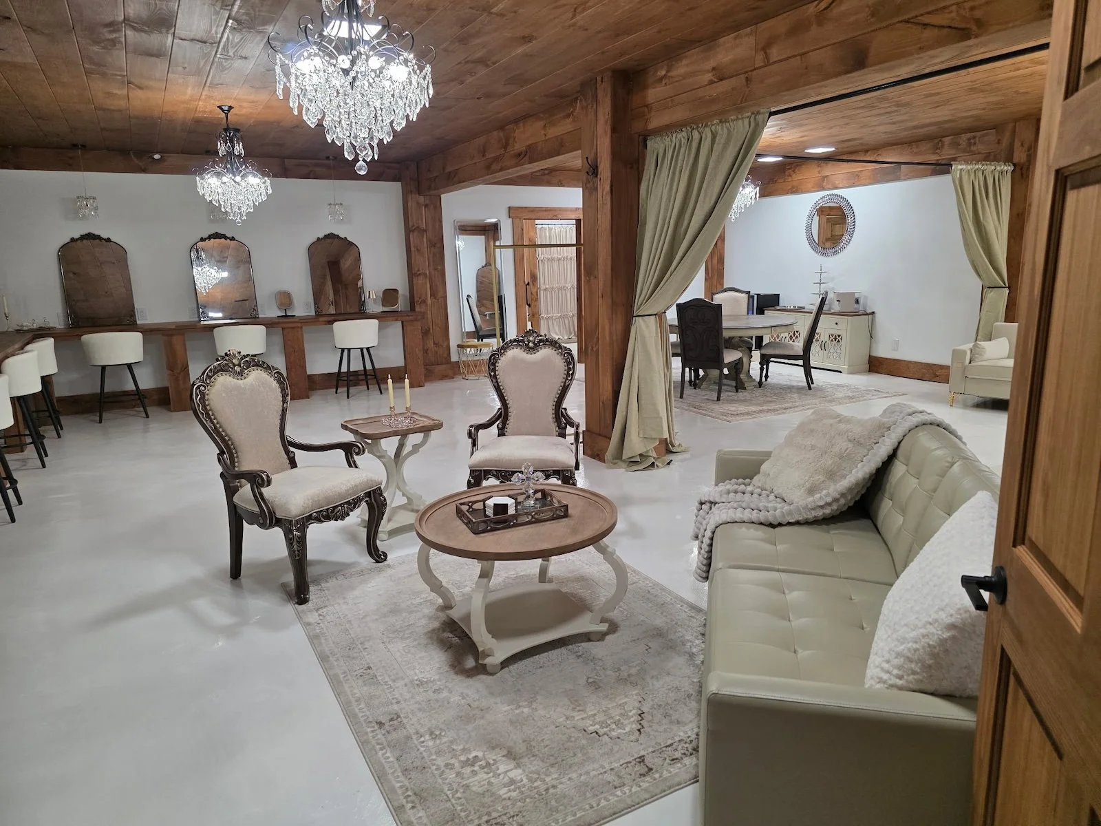 Spacious bridal suite at God's Country Venue in Jackson county, Ohio