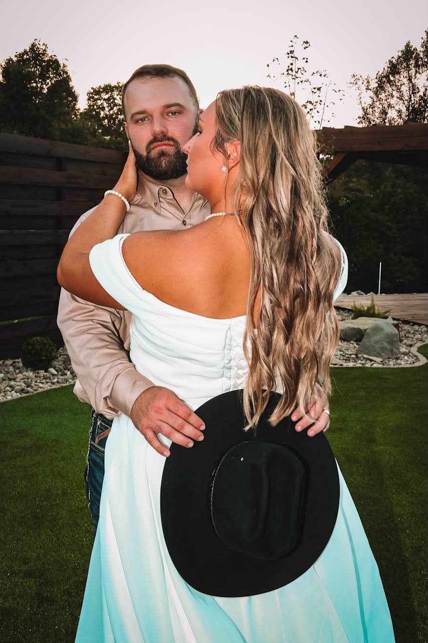 Lydia and Seth Gods Country Venue.jpeg