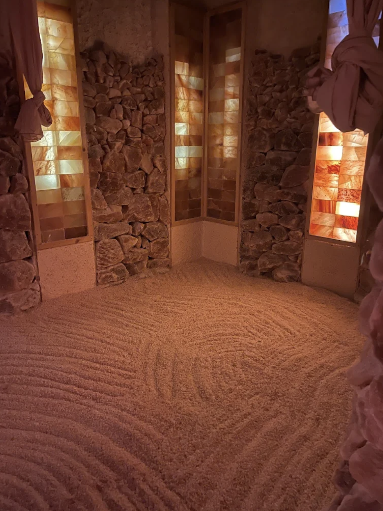 Saltwater-Himilayan-Rock-Salt-Cave.png