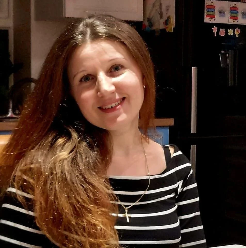 Generic user profile icon with a circular head and shoulders on a gray background.