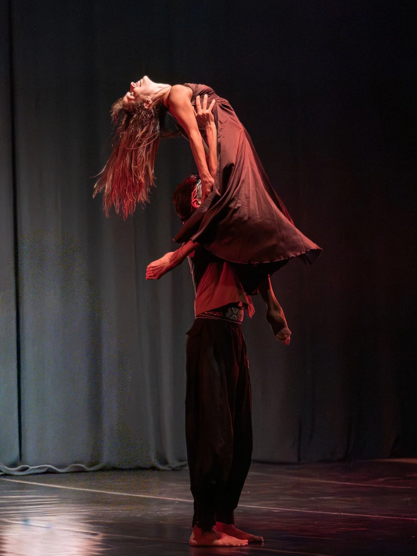 📸🎭
Un show espectacular nos brindaron @matusantos y @lacharo.oficial en la genial obra @sumaj.pachamama en el teatro @teatro3defebrero de la ciudad de Paran&aacute; 
La propuesta vino con bailarines del Teatro Col&oacute;n en conjunto con elenco lo