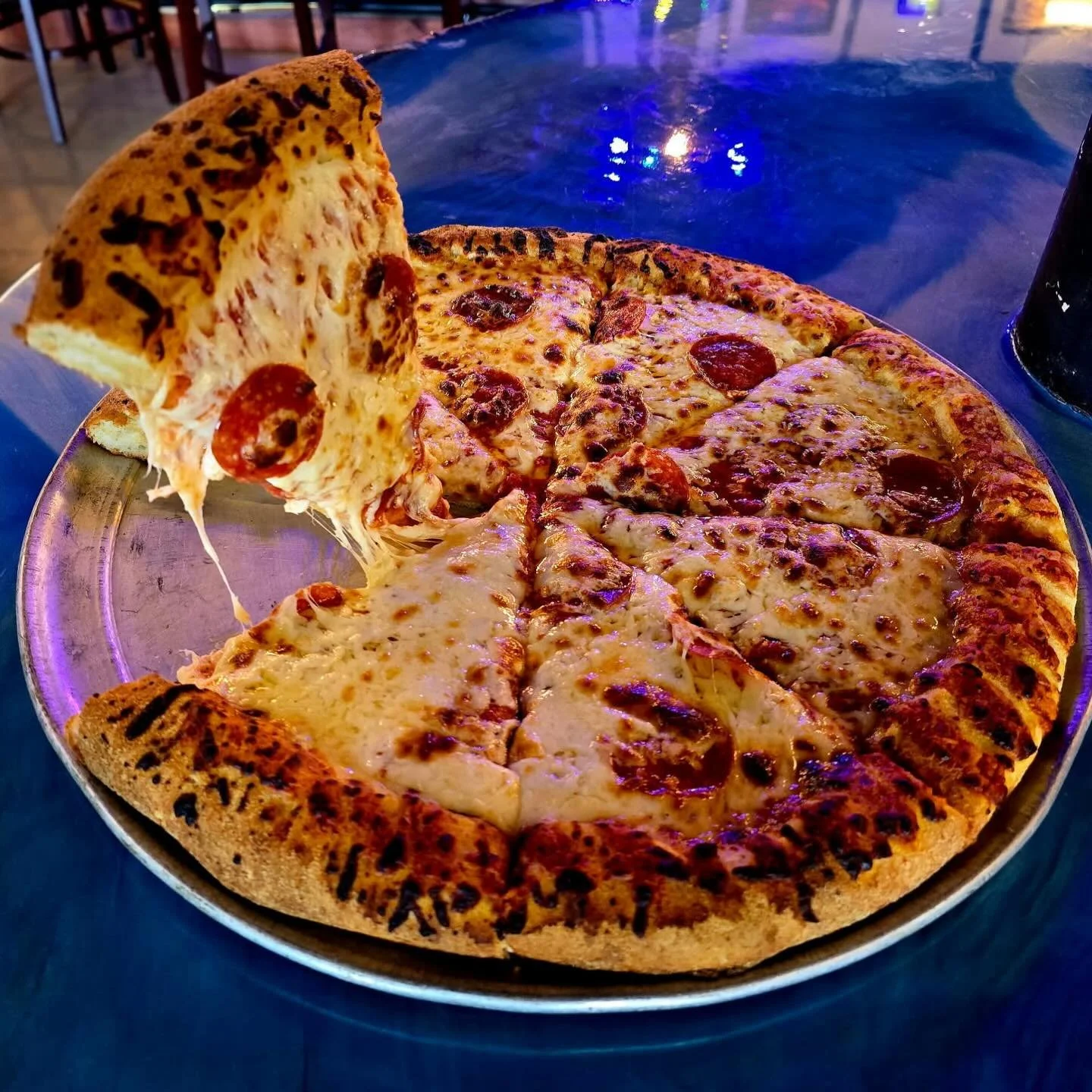 🍕 It&rsquo;s pizza time at The Salty Dolphin!
Hot, delicious pizzas and good vibes waiting for you.
#TheSaltyDolphinRockport #PizzaTime