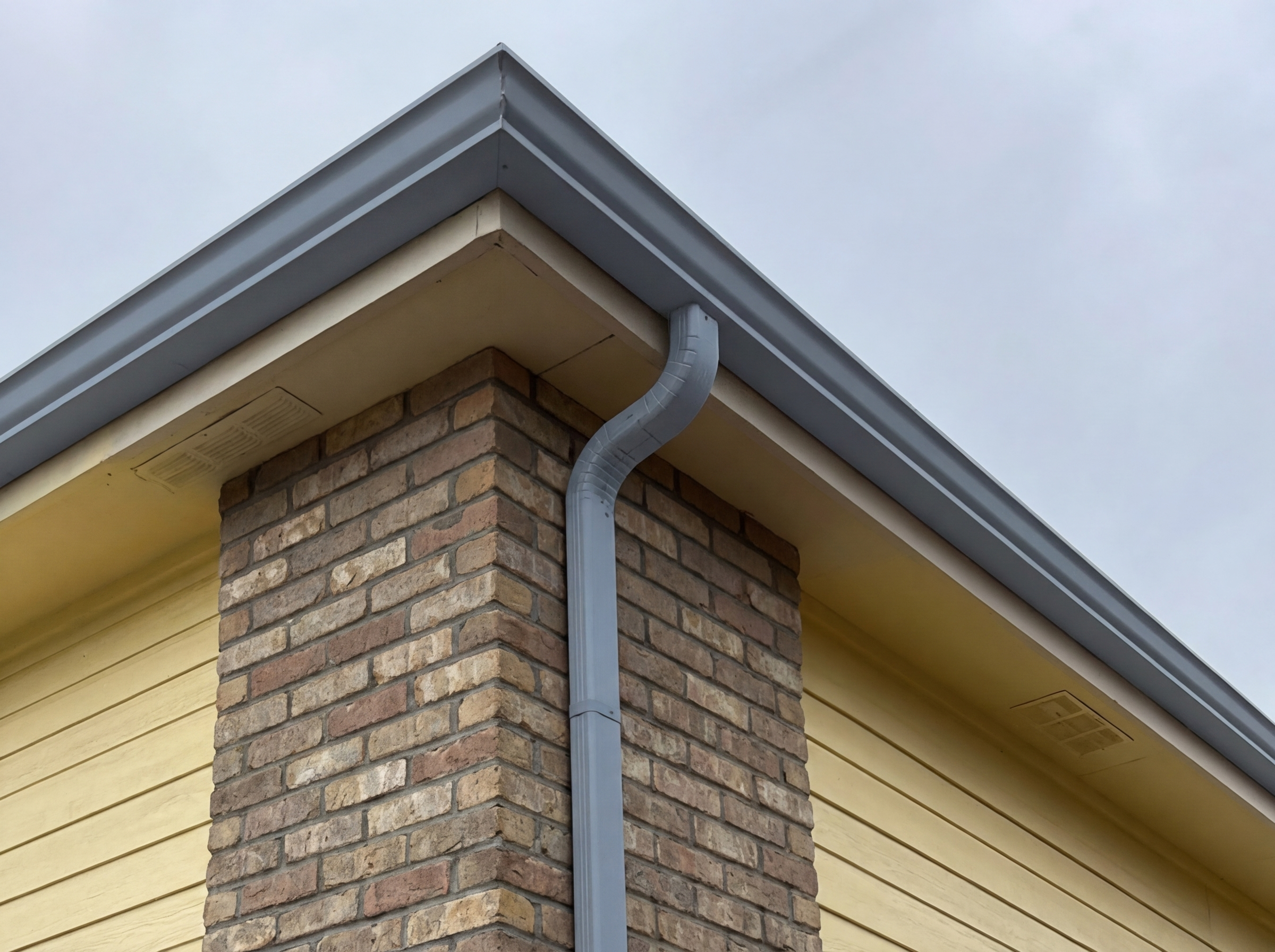 Dove Gray Seamless Gutter