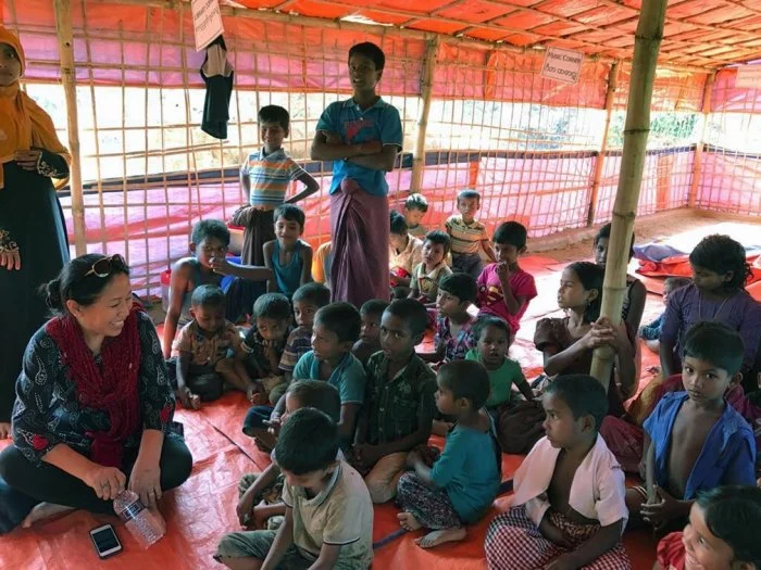 banu-with-refugee-children.jpg