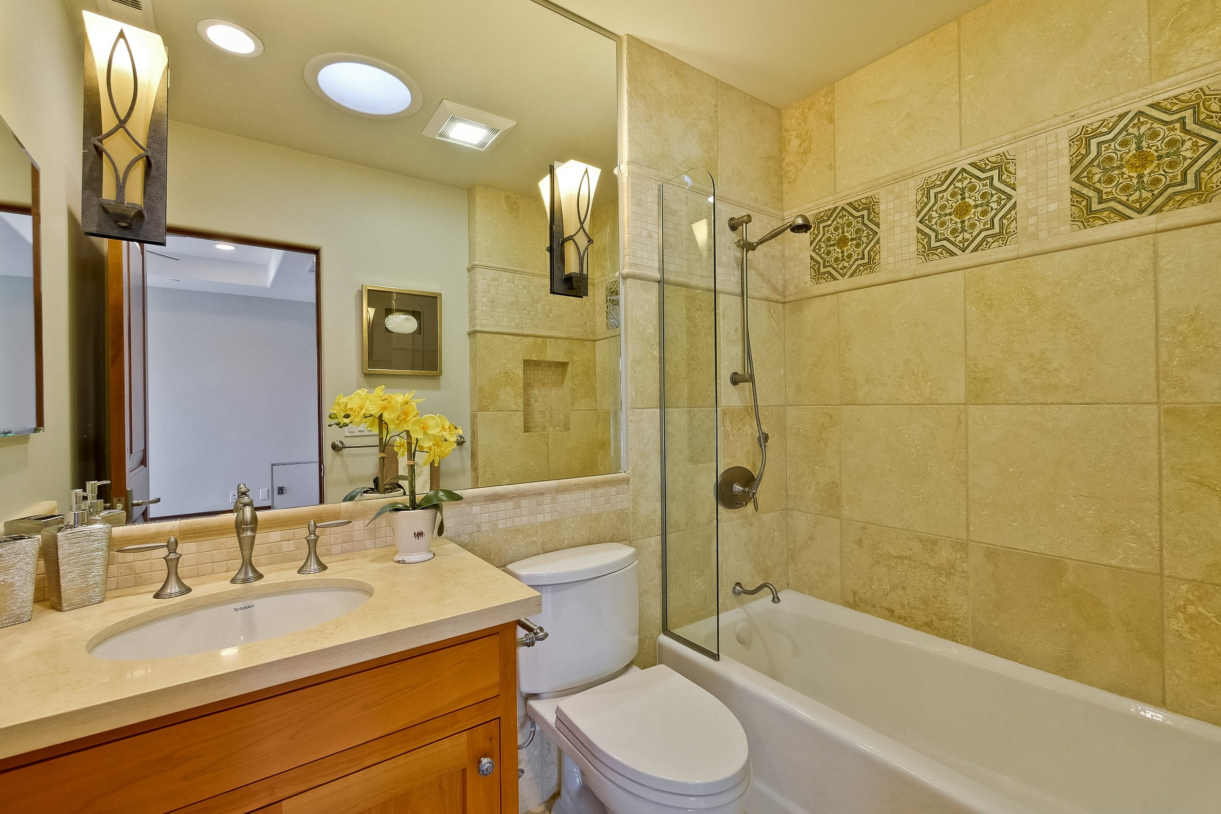 12c_Bathroom      5.jpg