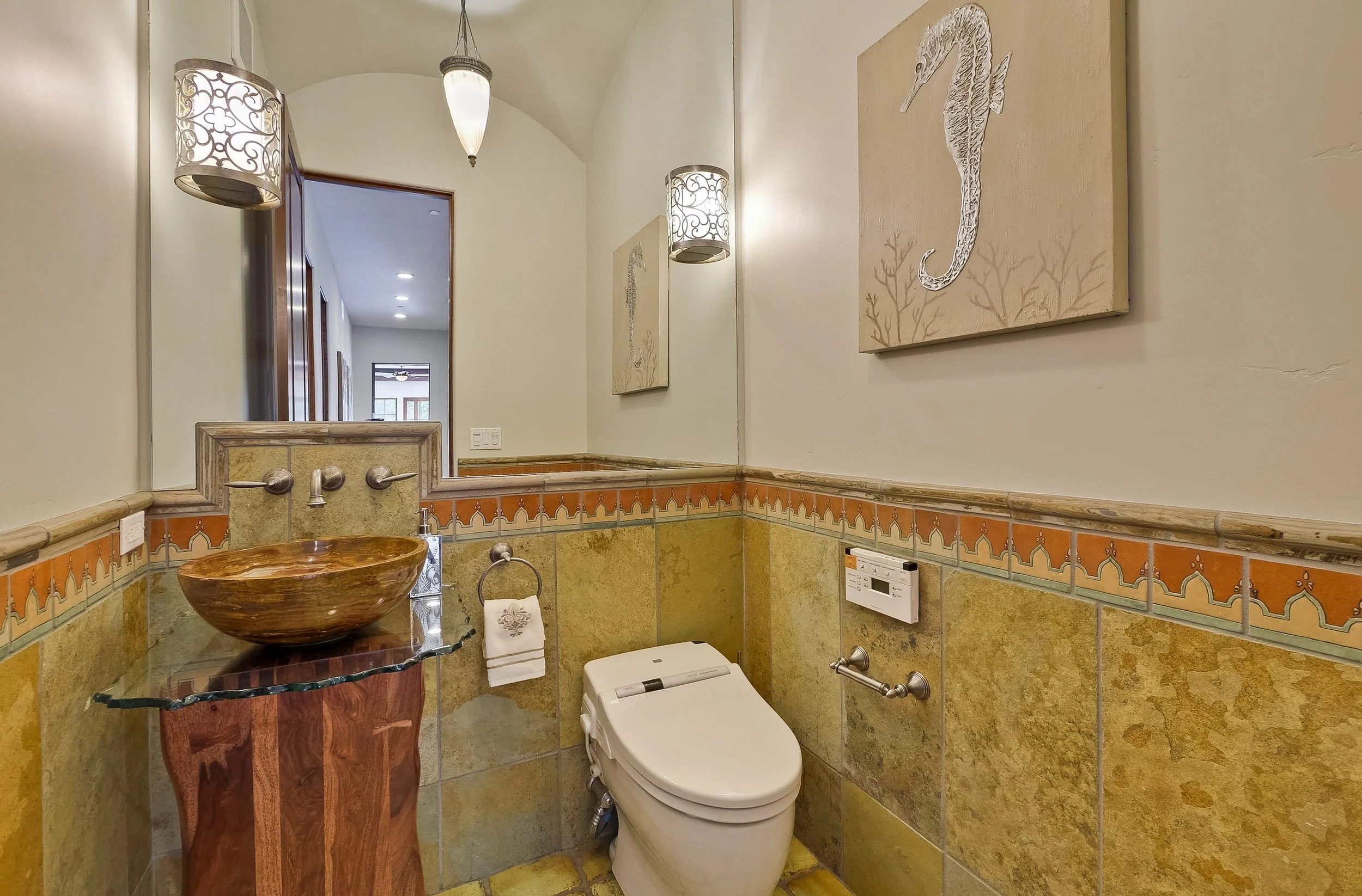 14b_Bathroom      7.jpg