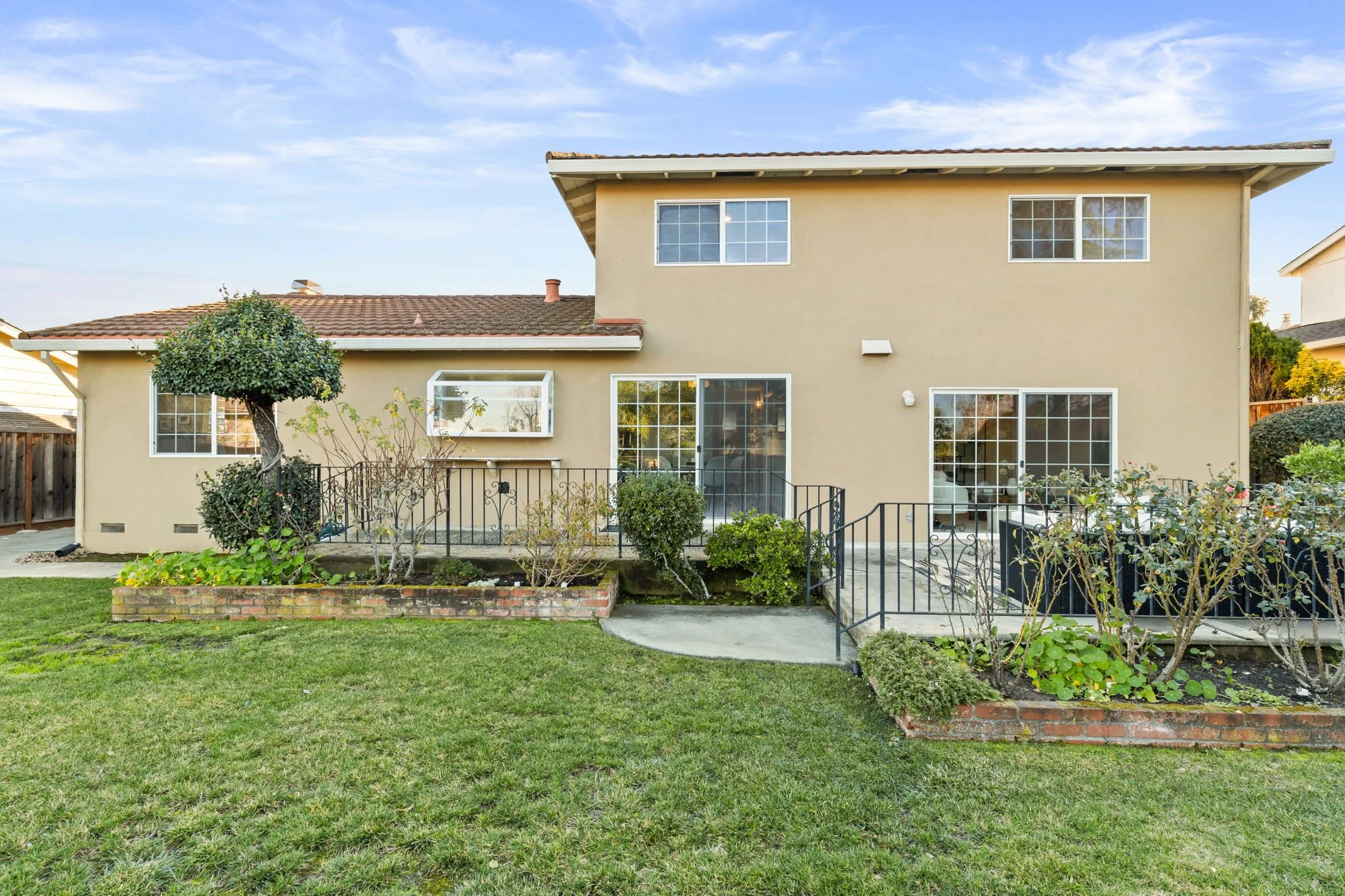 33-web-or-mls-So Gold Photo-28.jpg