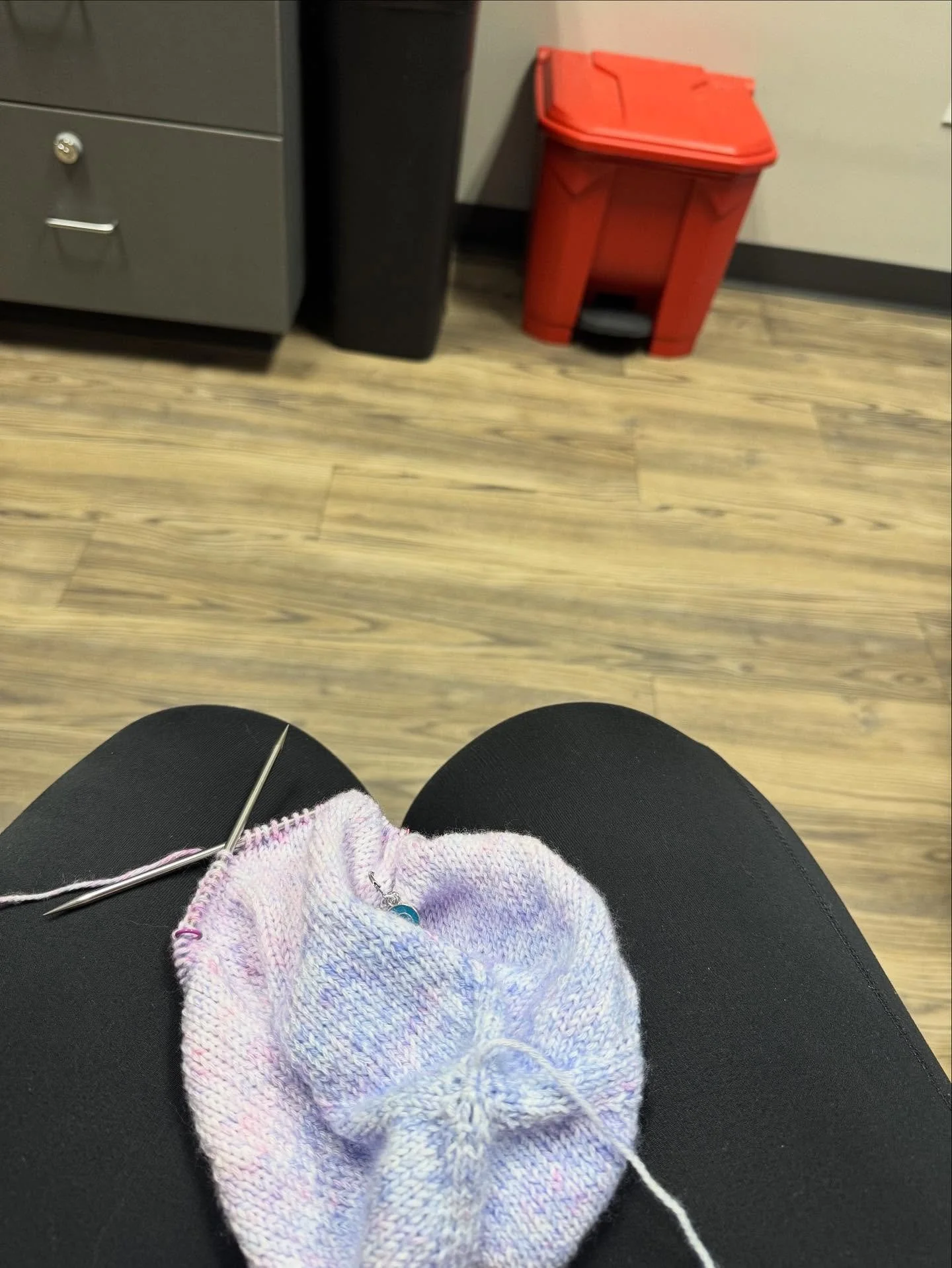The #placesyoucanknit include urgent care cause the oldest child burned the heck out of his hand. #knittingonthego #knitting