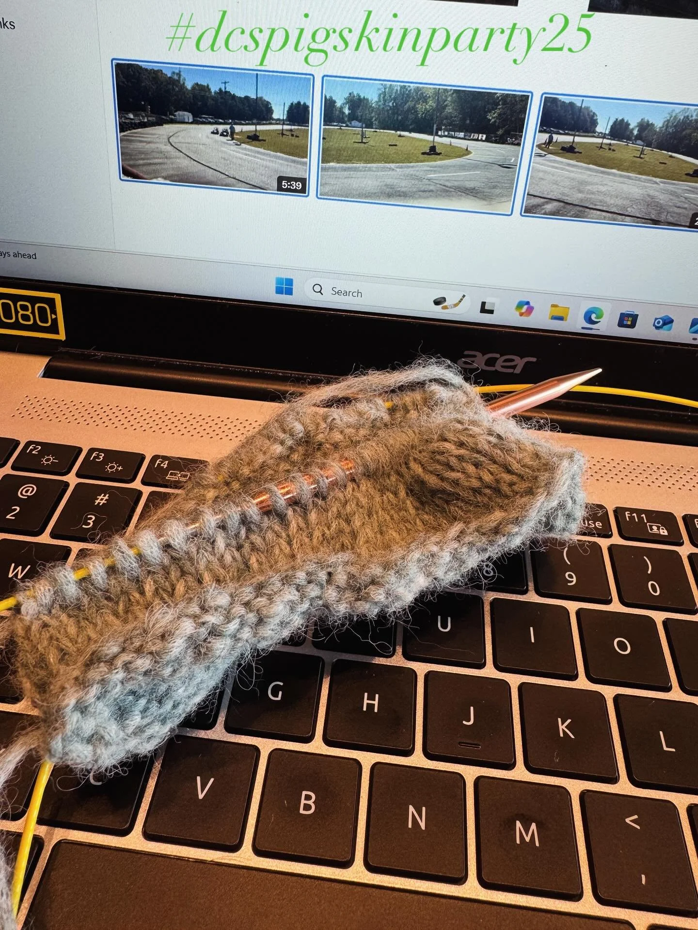 Nothing like casting on a new sweater while working! Videos/photos from work uploading and I&rsquo;m almost done with the collar of my #stockinettetee #dropsair #dcspigskinparty25