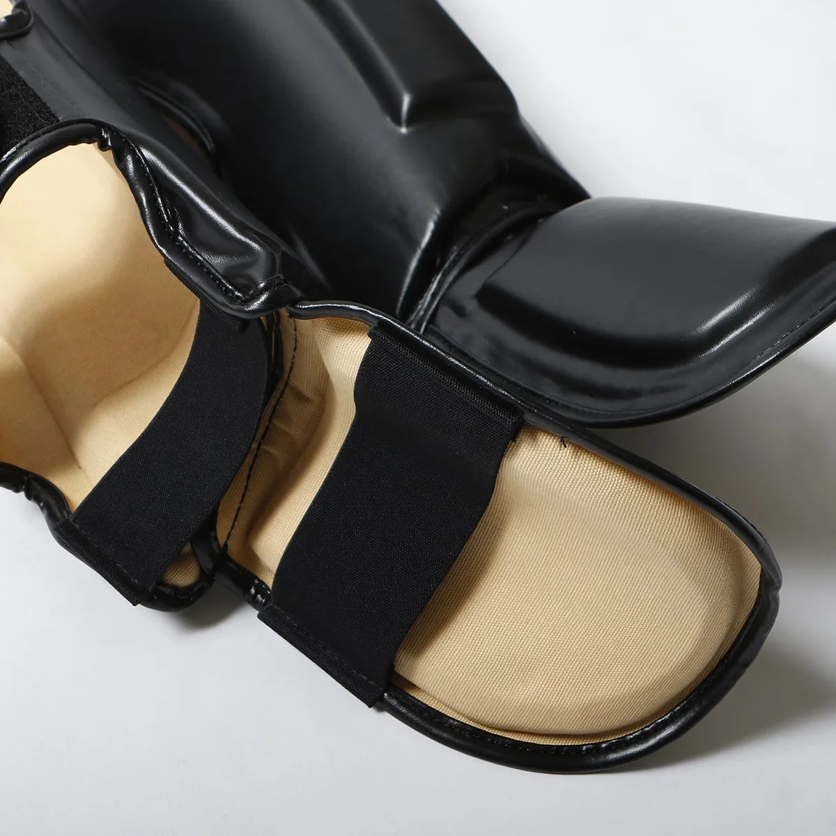 thaismai-shin-guard-foot-blk.jpg