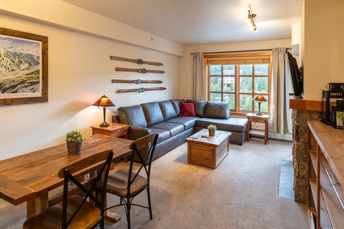 copper-mountain-ski-condo-living-space.jpeg