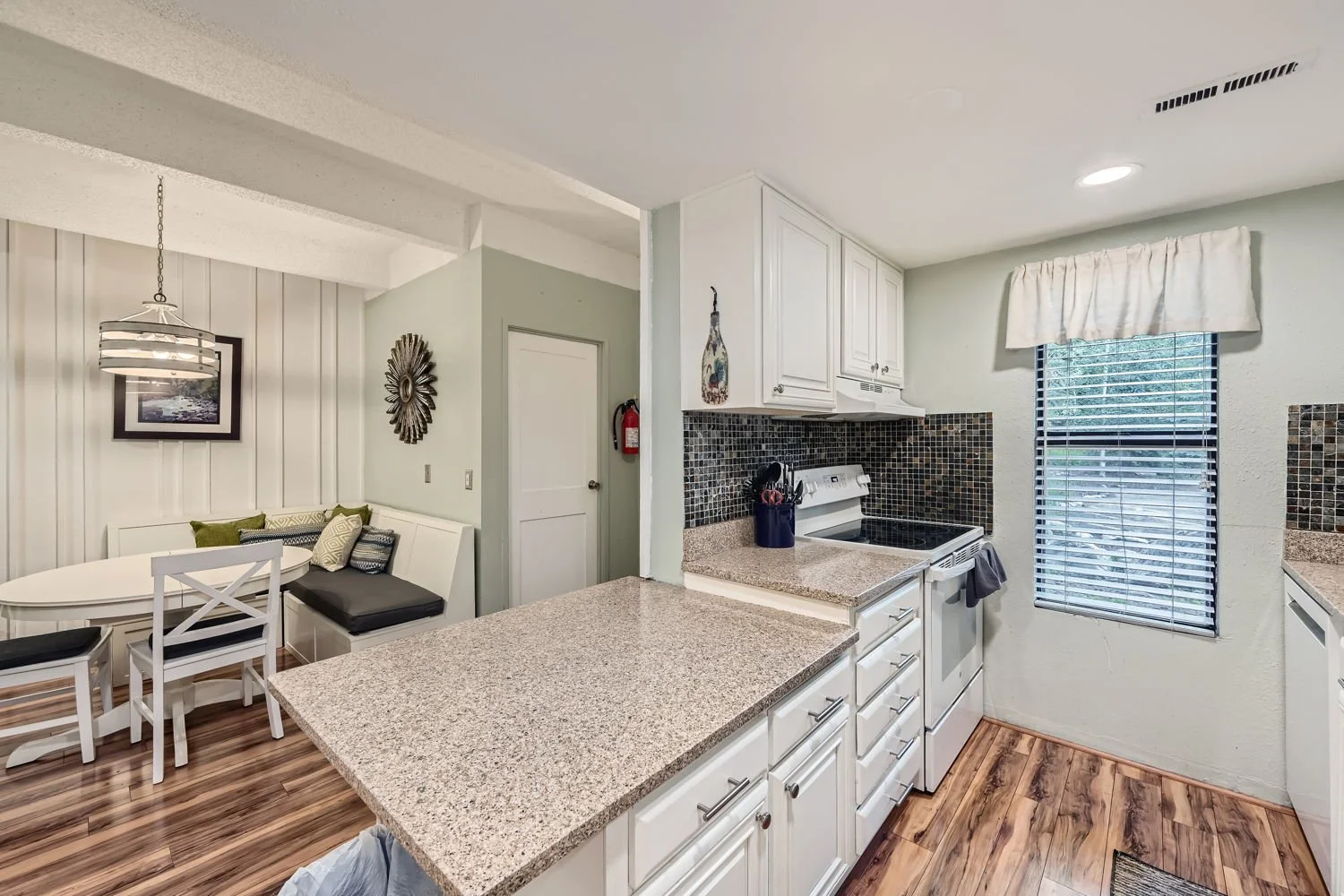 Bloom Creekside Drive - Kitchen.jpg