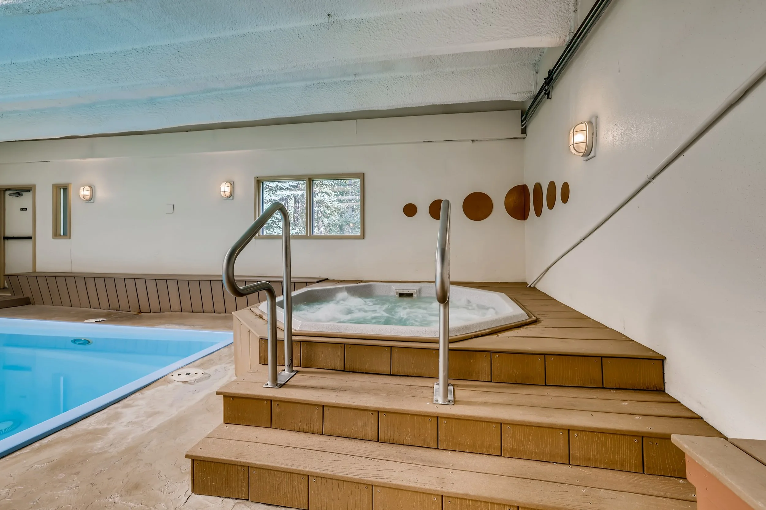 Bloom Creekside Drive - Interior Hot Tub 1.jpg