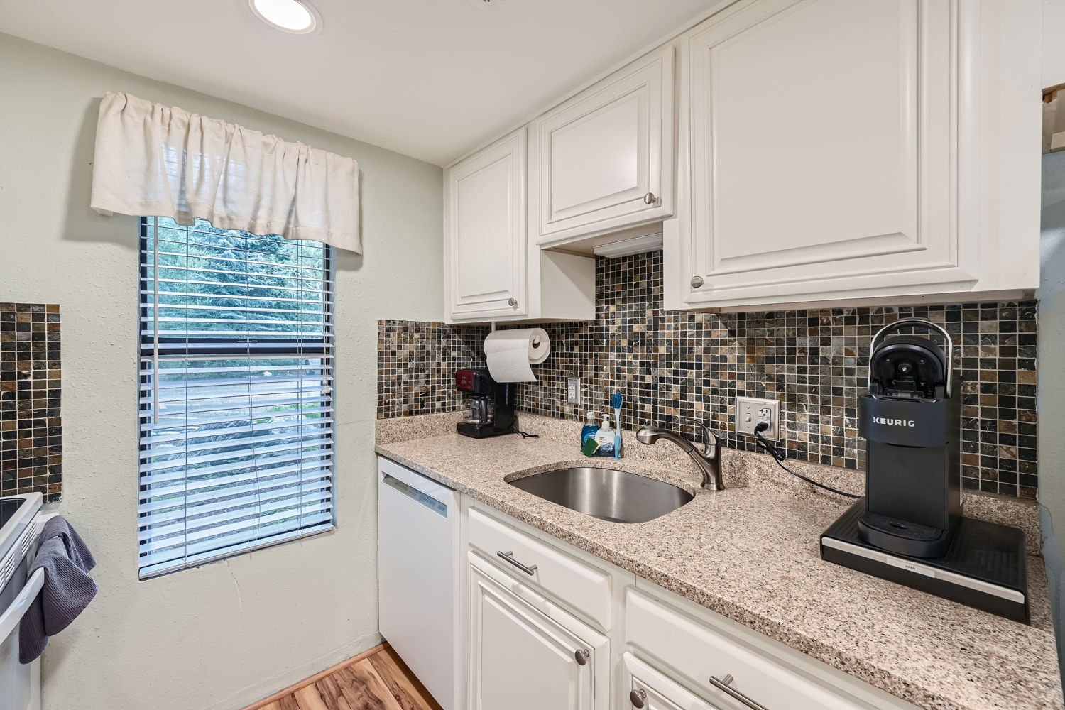 Bloom Creekside Drive - Kitchen 2.jpg