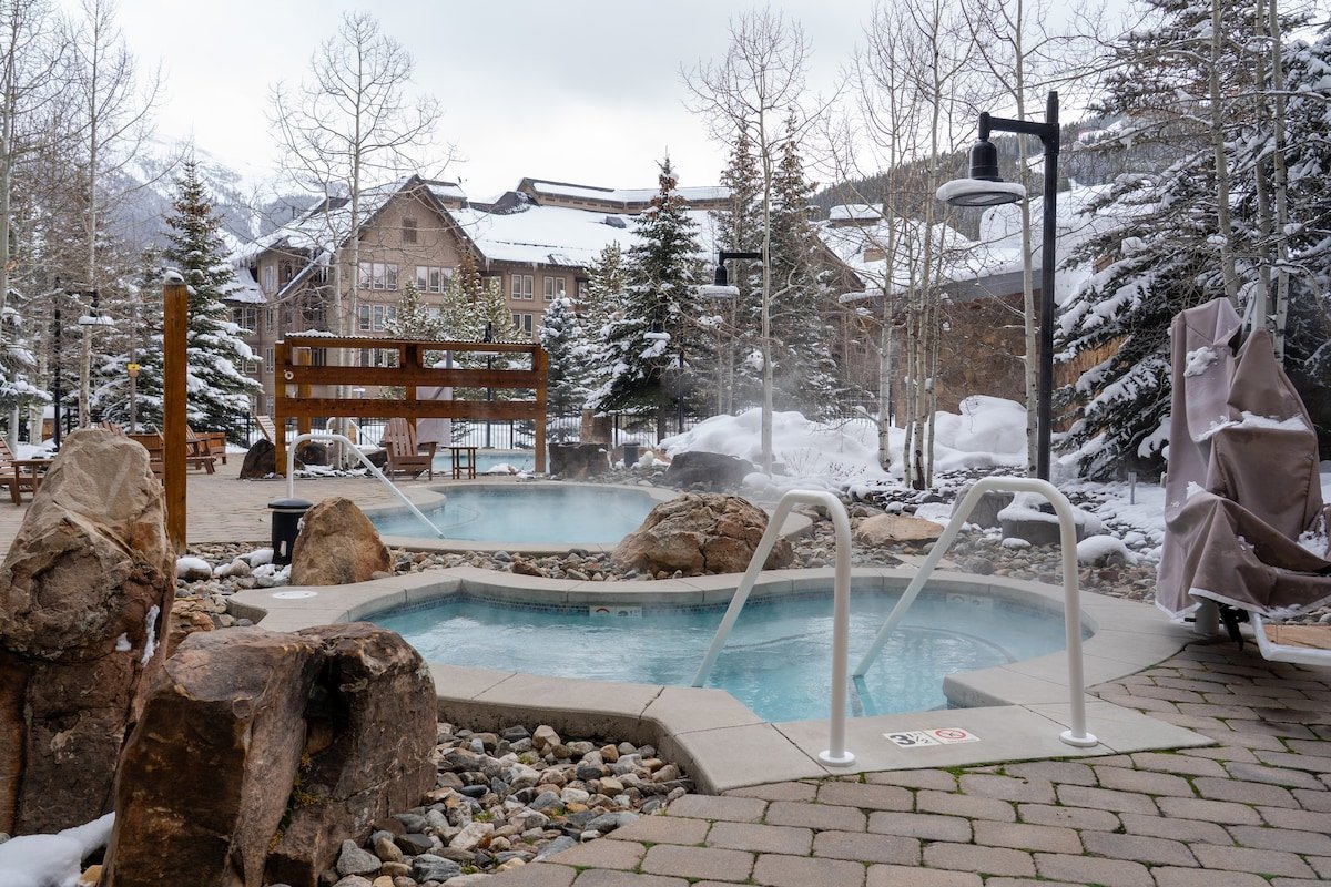 passage-point-hot-tubs-copper-mountain.jpeg