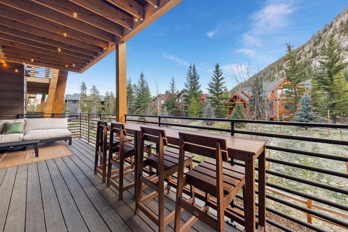 summit-county-condo-outdoor-seating-deck.jpg