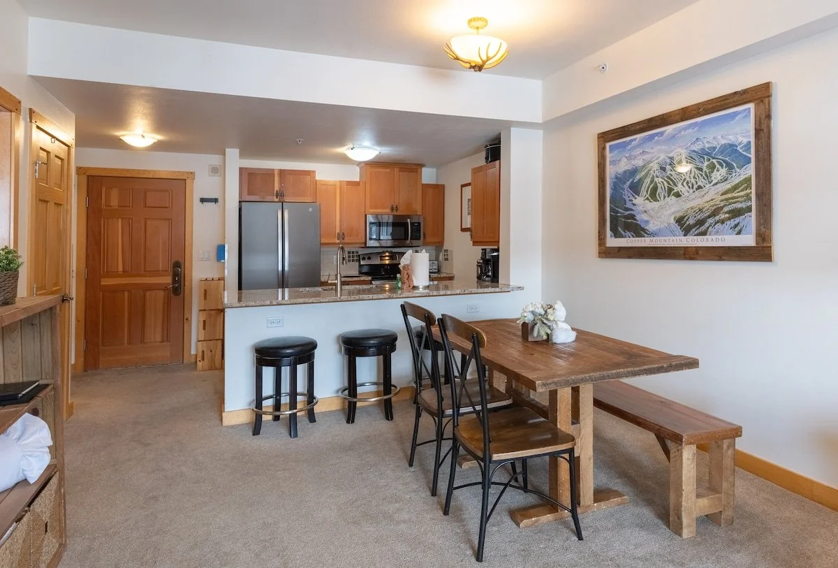copper-mountain-condo-dining-area-1.jpeg