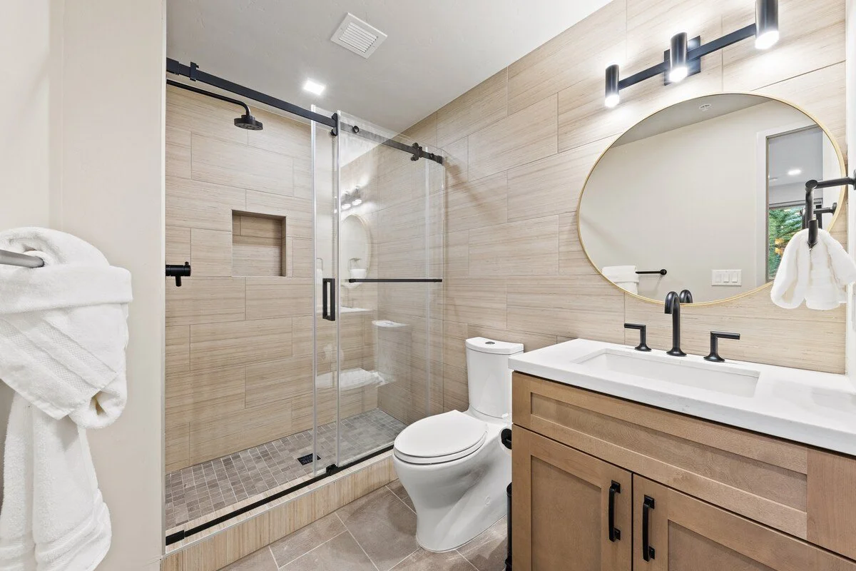 bloom-royal-flats-guest-bathroom.jpg