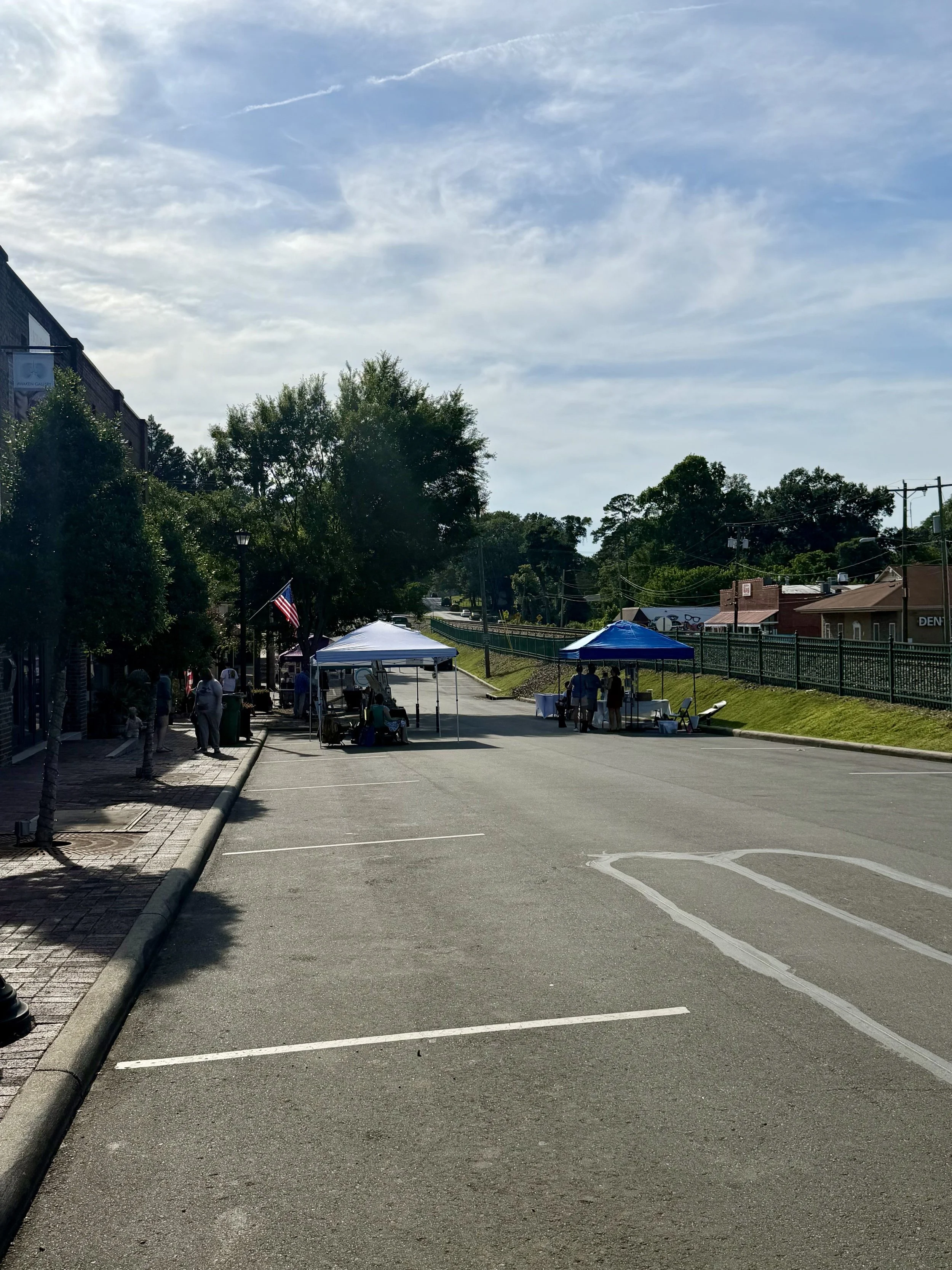 Artists set up in downtown MH for preview night