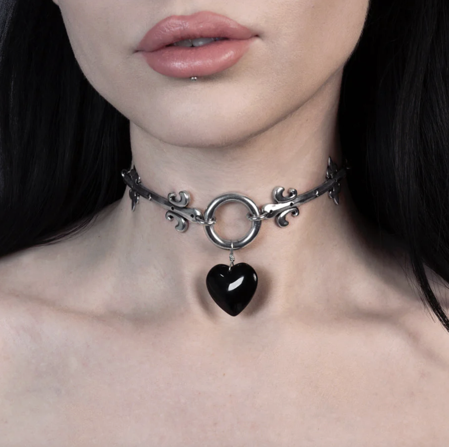 Regal Rose Armoured Heart Black Glass Heart Hinged Choker