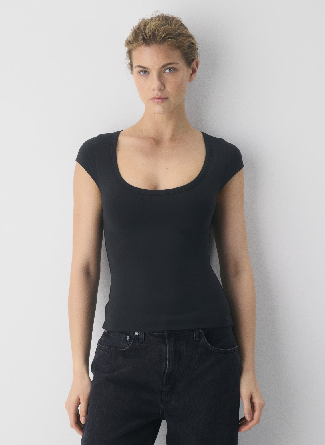 Aritzia Original Contour Emanate T-Shirt