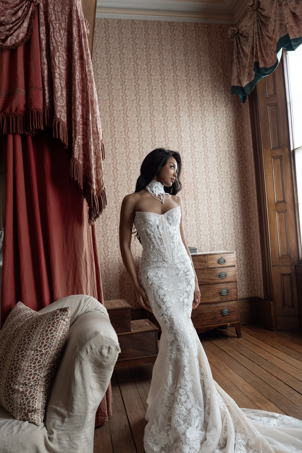 Rêverie du Manoir (via Blanche Bridal), Amélie