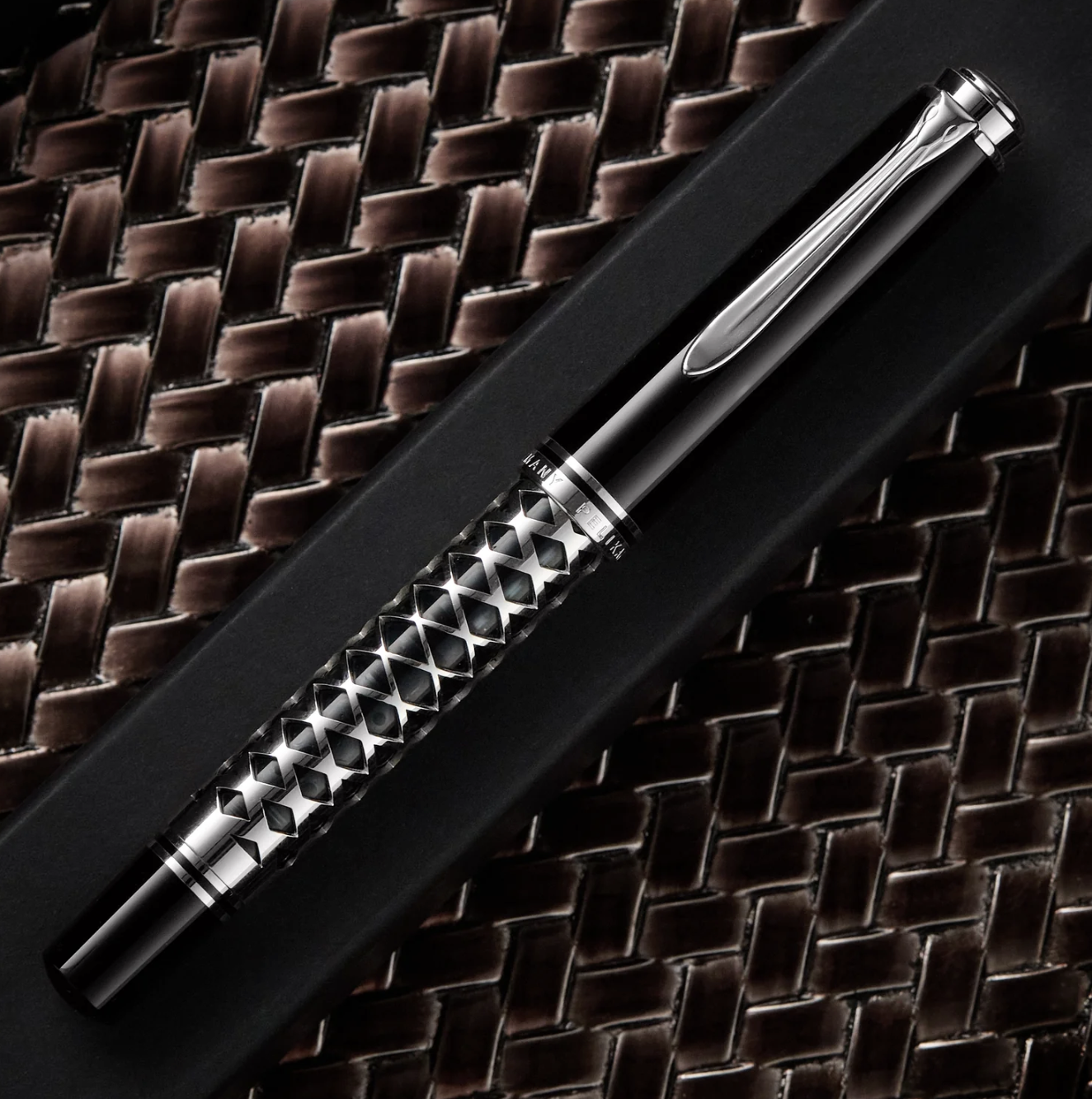 Pelikan M805 Fountain Pen - Metal Sleeve (Special Edition)