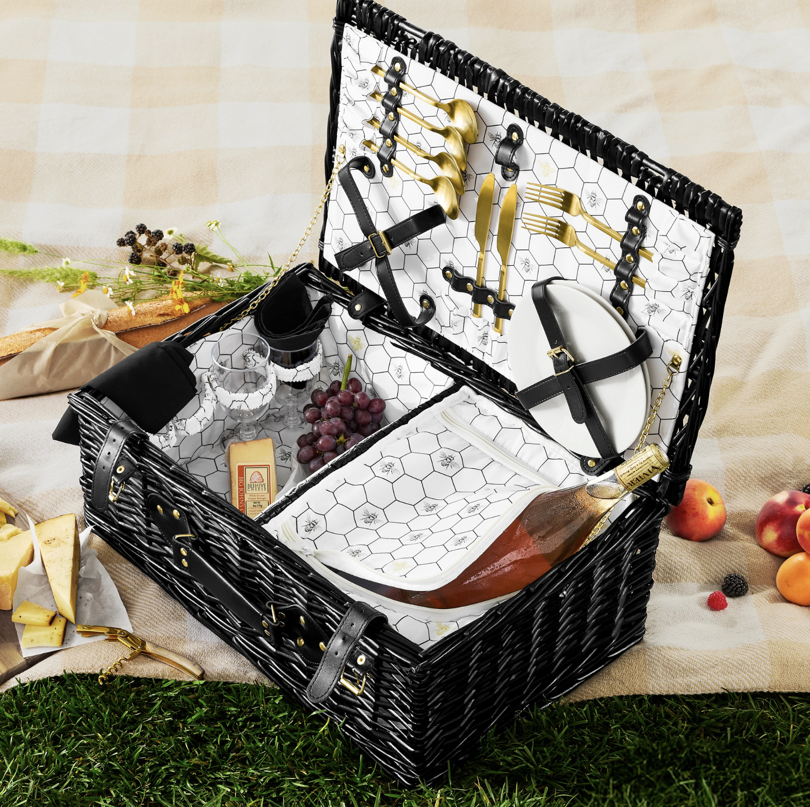 Williams Sonoma Honeycomb Picnic Basket