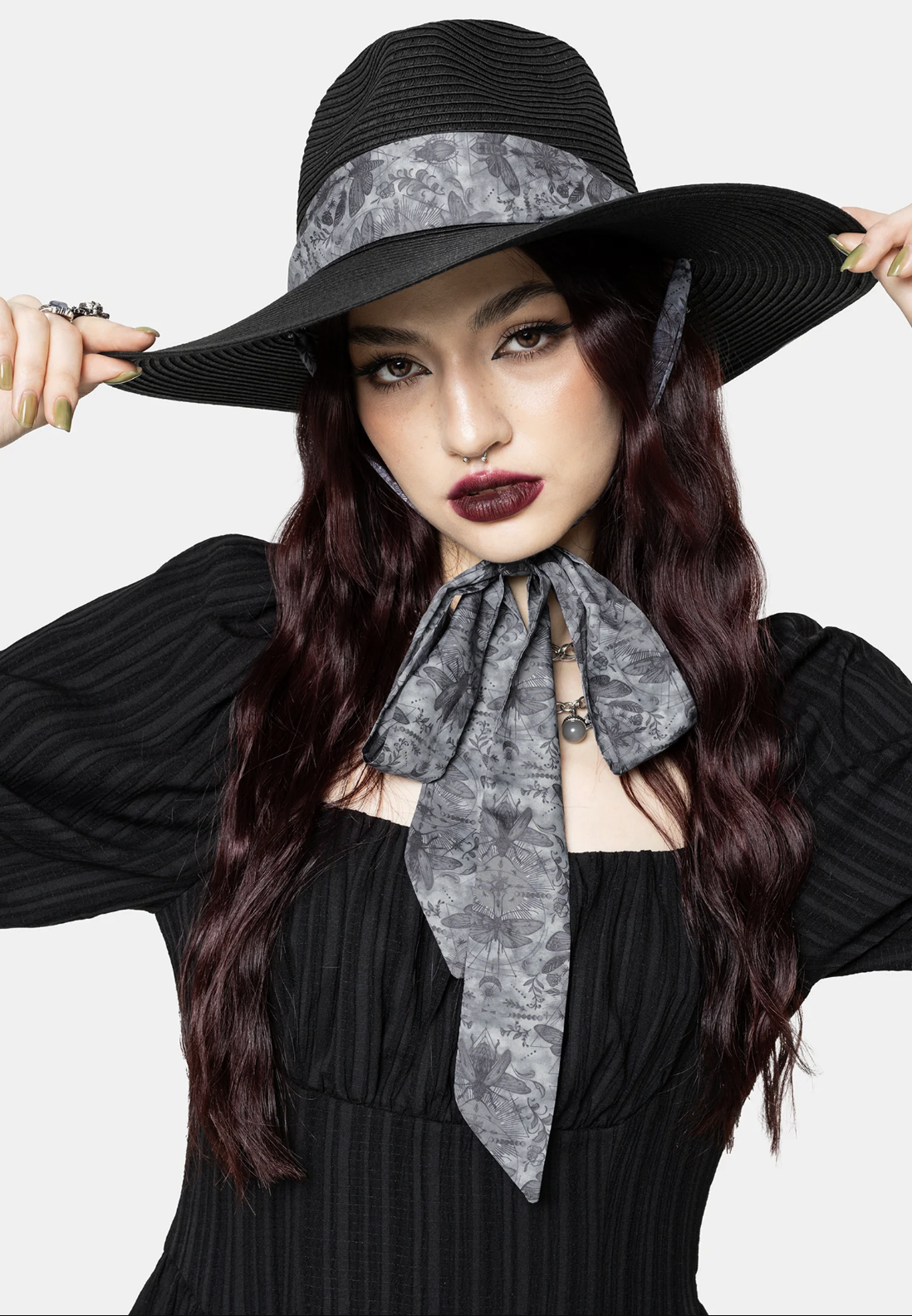 Disturbia, Selina Summer Hat