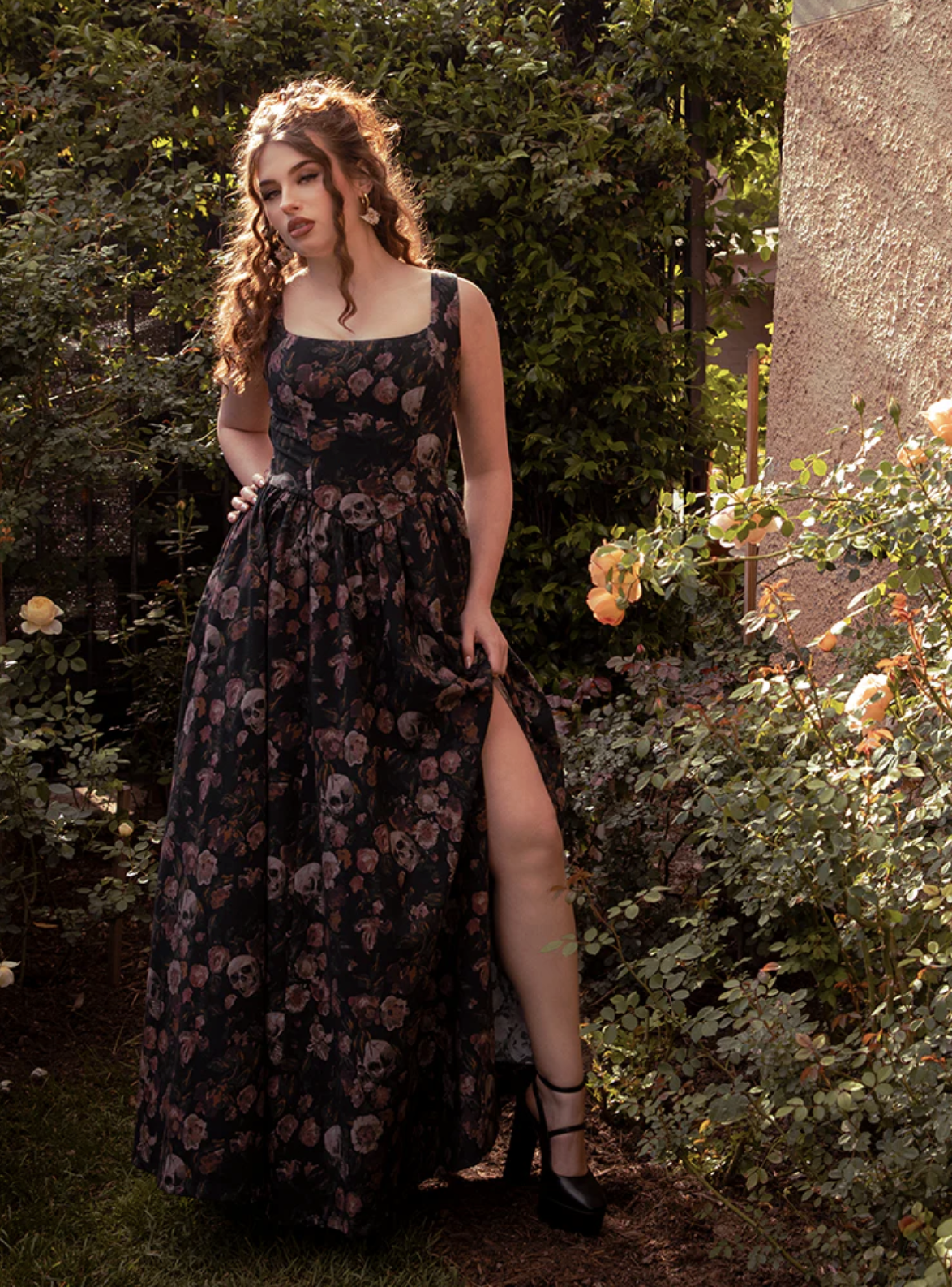 La Femme En Noir, Novella Maxi Dress in Decayed Beauty Print