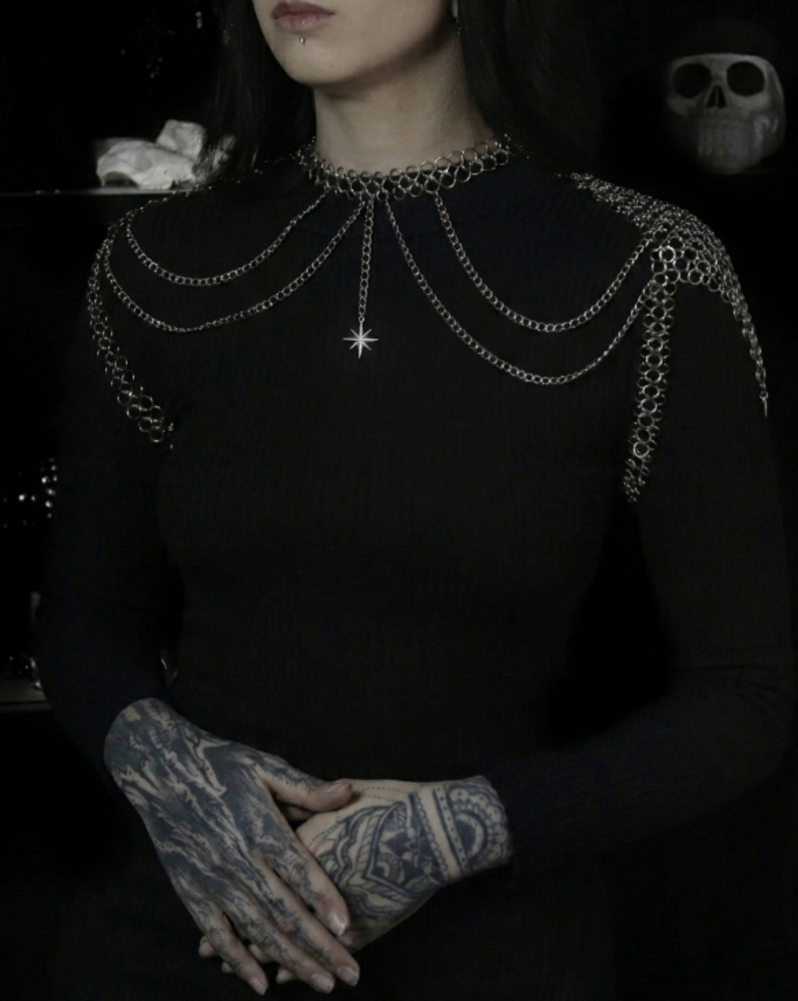 Crow Darkshop, Hombreras Dinasty