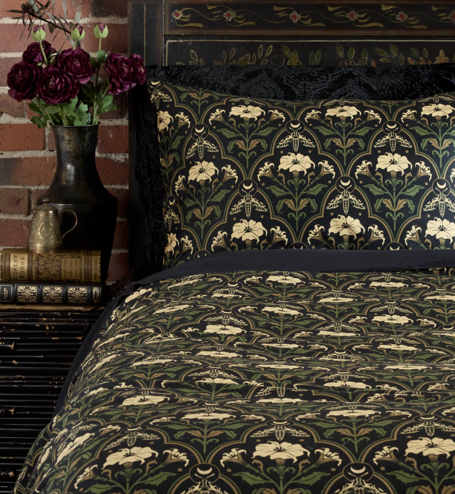 Bed of Roses: Gothic Botanical Décor for the Boudoir