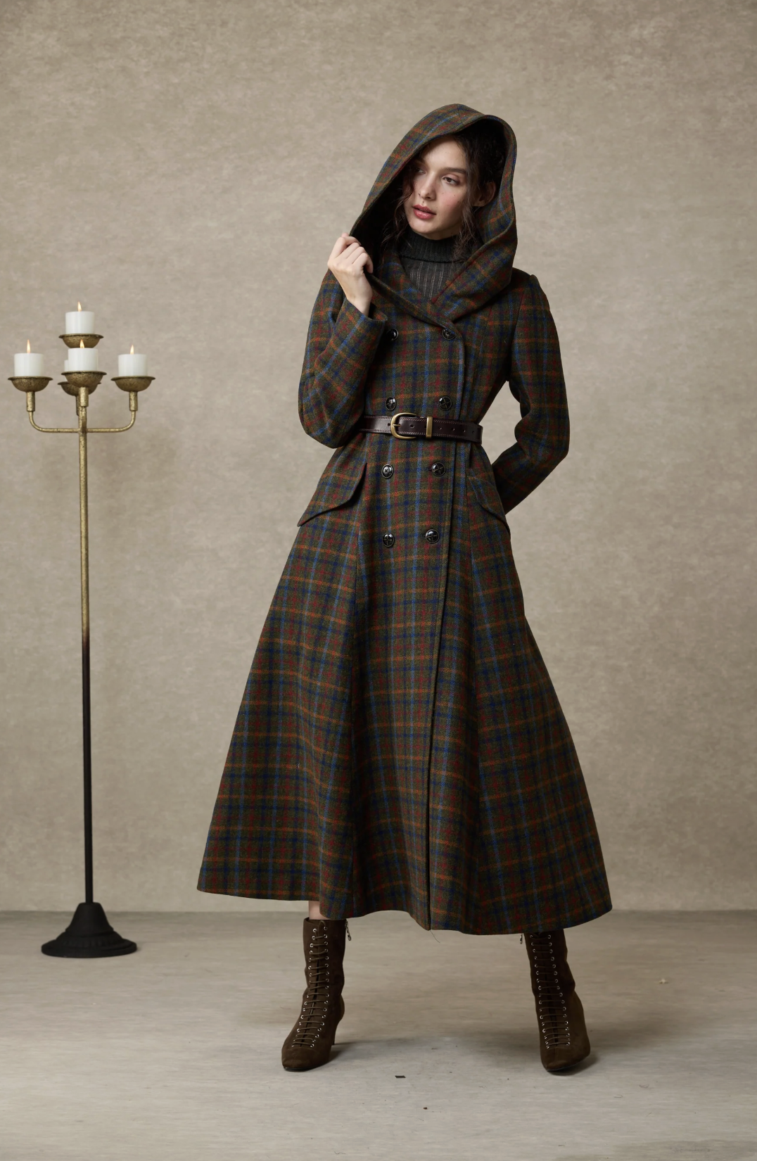 Linennaive Trista 24 | 100% twill wool hooded coat