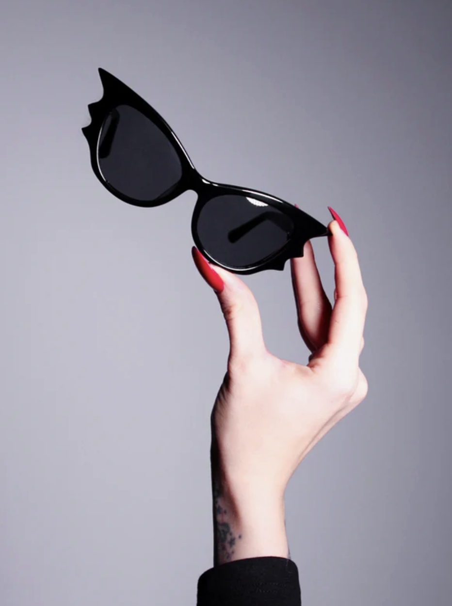 La Femme En Noir Vamp Batwing Sunglasses