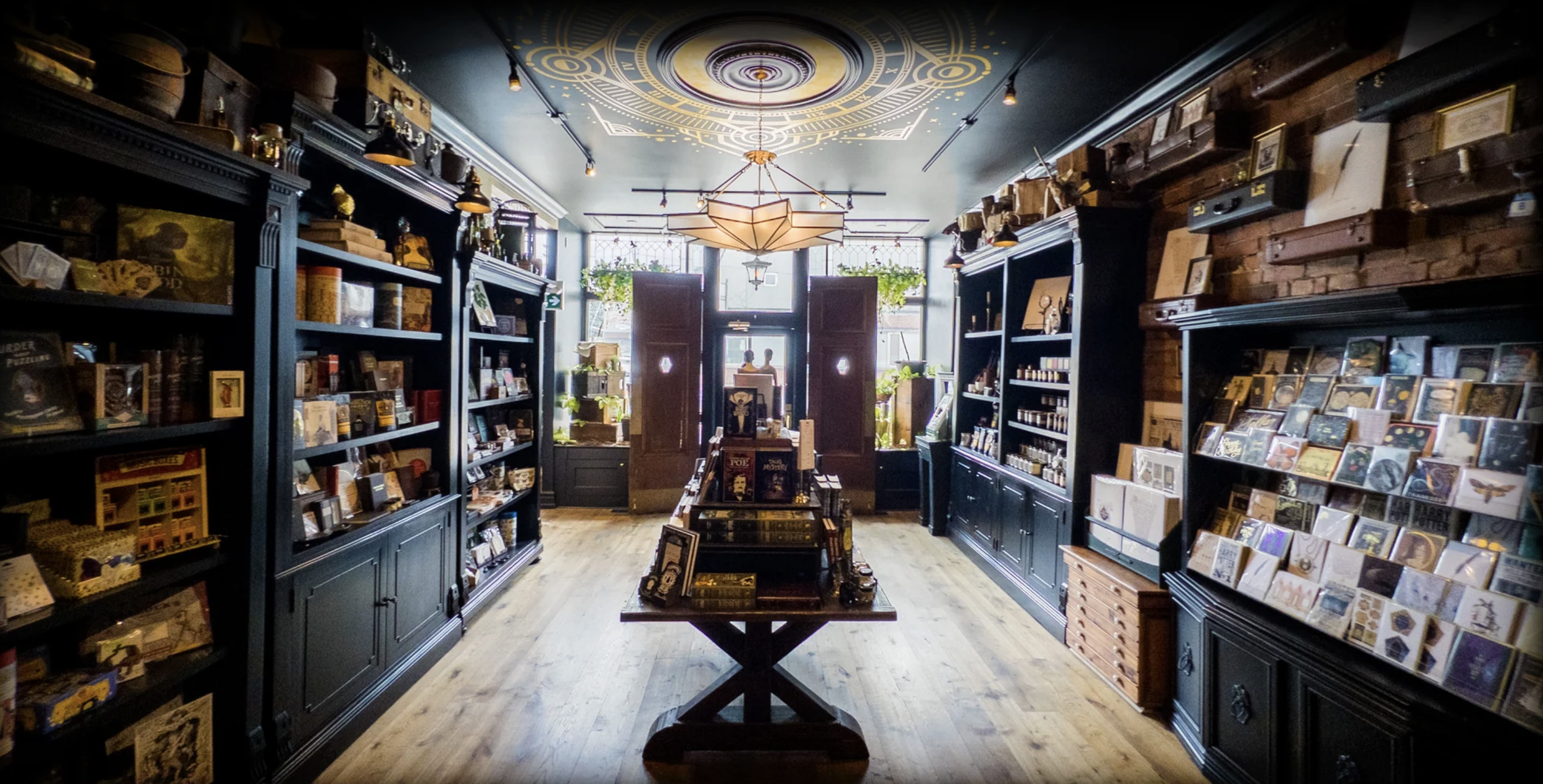 Dark Feminine Travel Guide: A Long Weekend in Toronto