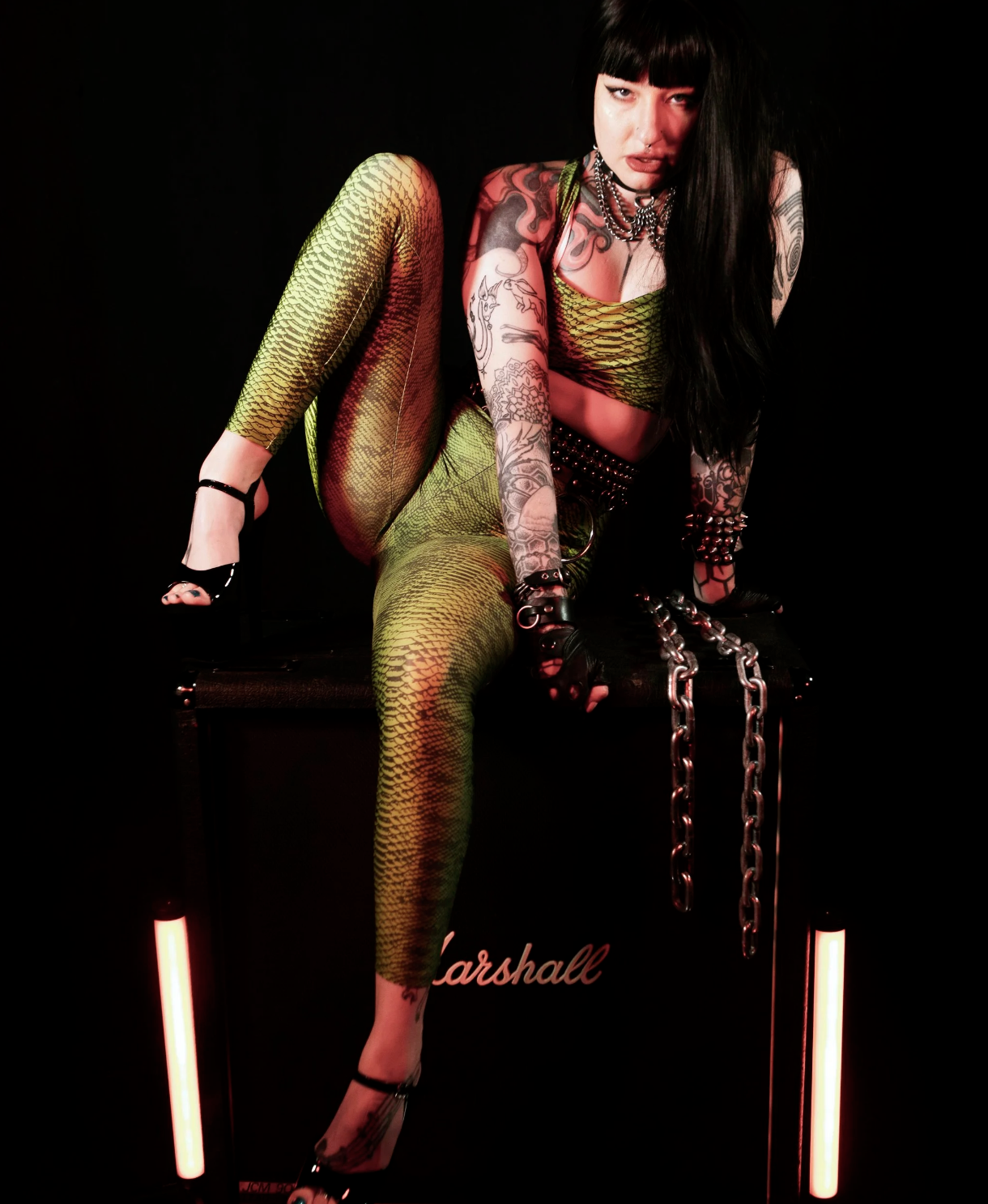 Venom V-Waist Leggings (w. Pockets) + Sports Bra