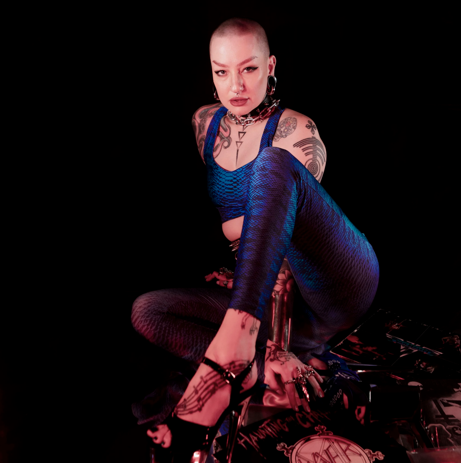 Venom V-Waist Leggings (w. Pockets) + Sports Bra