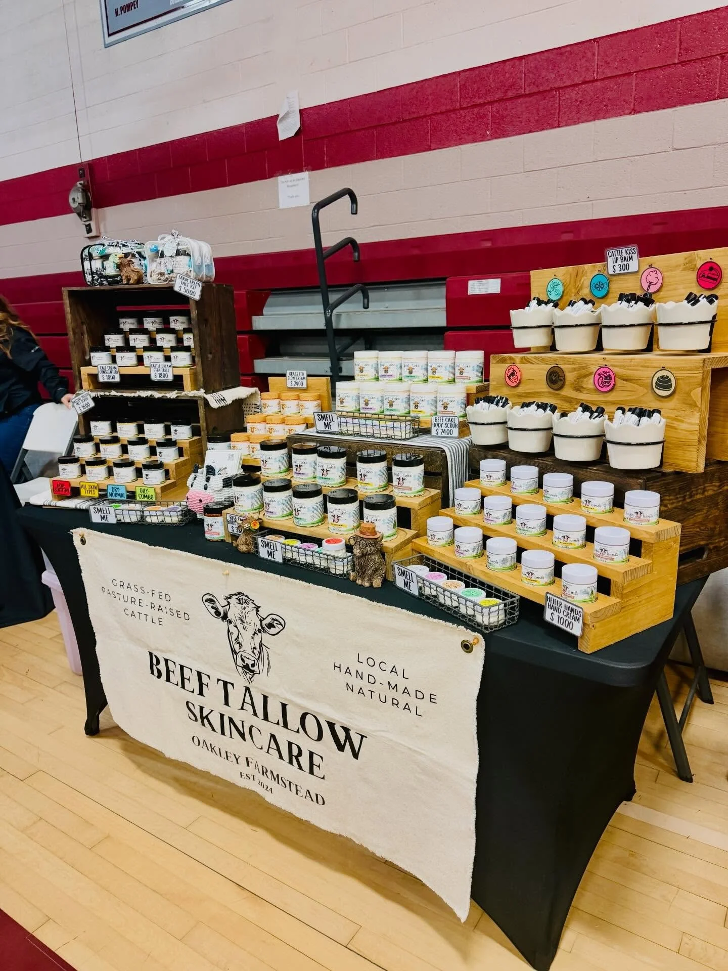 Susquehanna AG 🐐🚜🐓🌾🐄 Fair today at Montrose High School!!! 

I will be here 10 AM - 3 PM alongside other amazing farmers!! Please stop by and say hi! I&rsquo;m also next to the cheese 🧀 samples sooooo 🤤