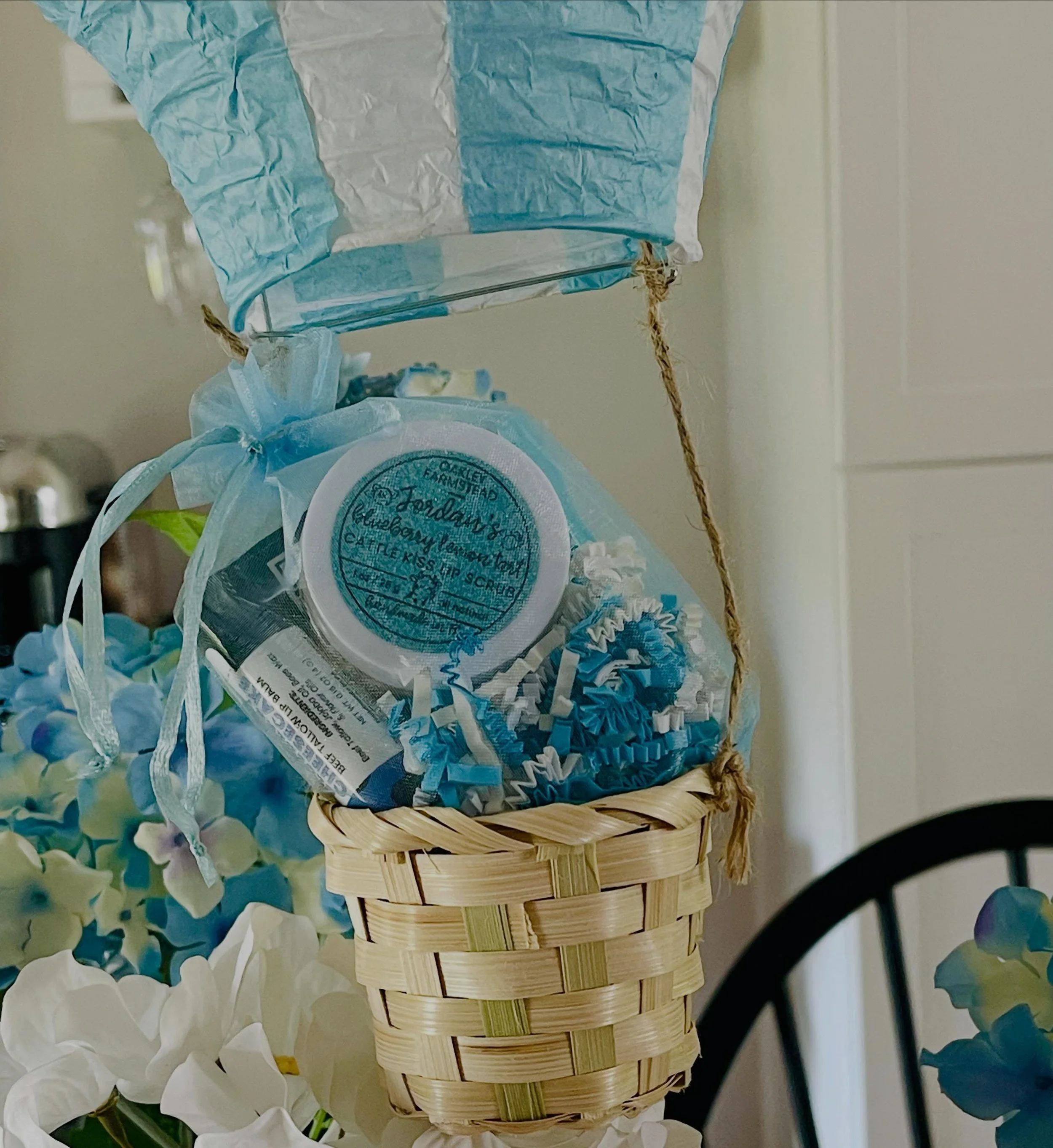 The most adorable BLUE-utiful 🩵🐮🍼 Baby Sprinkle for Jordan&rsquo;s bundle of joy! You can just tell in these photos she is so insanely loved!! 🥰 

I met her Mama, Diane, at the @creeksidekitchenandhome Spring 🌷Market as she was picking out a cou