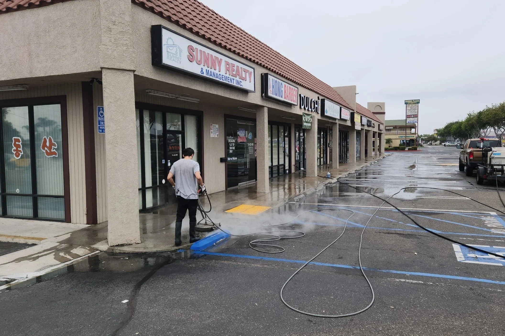 Pressure Washing vs. Power Washing: What’s the Difference?