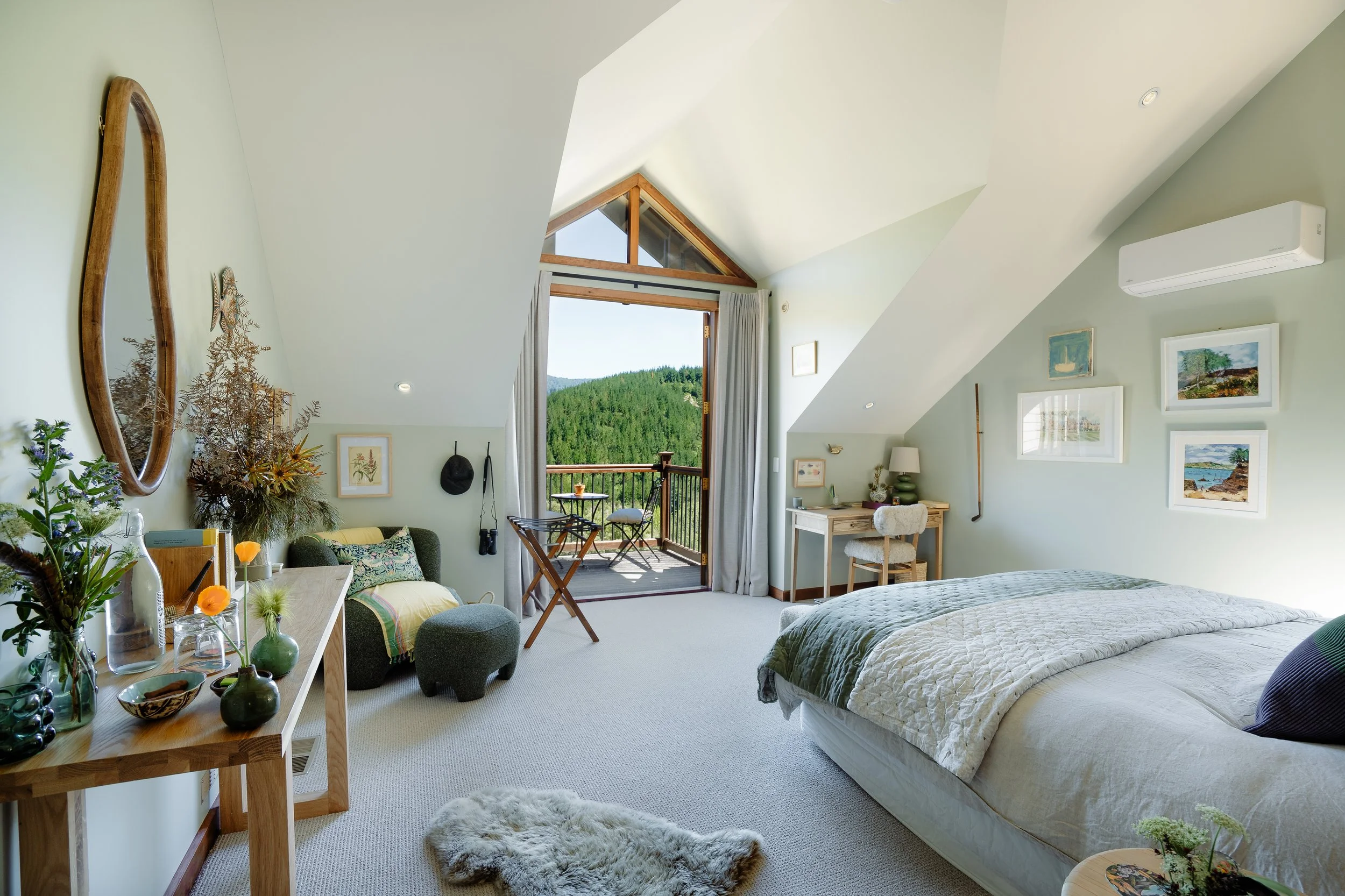 Guest bedroom with balcony views at Stonefly Lodge