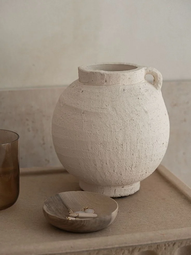 My favourite part of starting a styling business is having an excuse to shop for beautiful decor pieces 🤍 

What&rsquo;s your favourite homewares shop? 

.
#centralcoasthomewares #centralcoastpropertystyling #propertystyling #decorhire #furniturehir