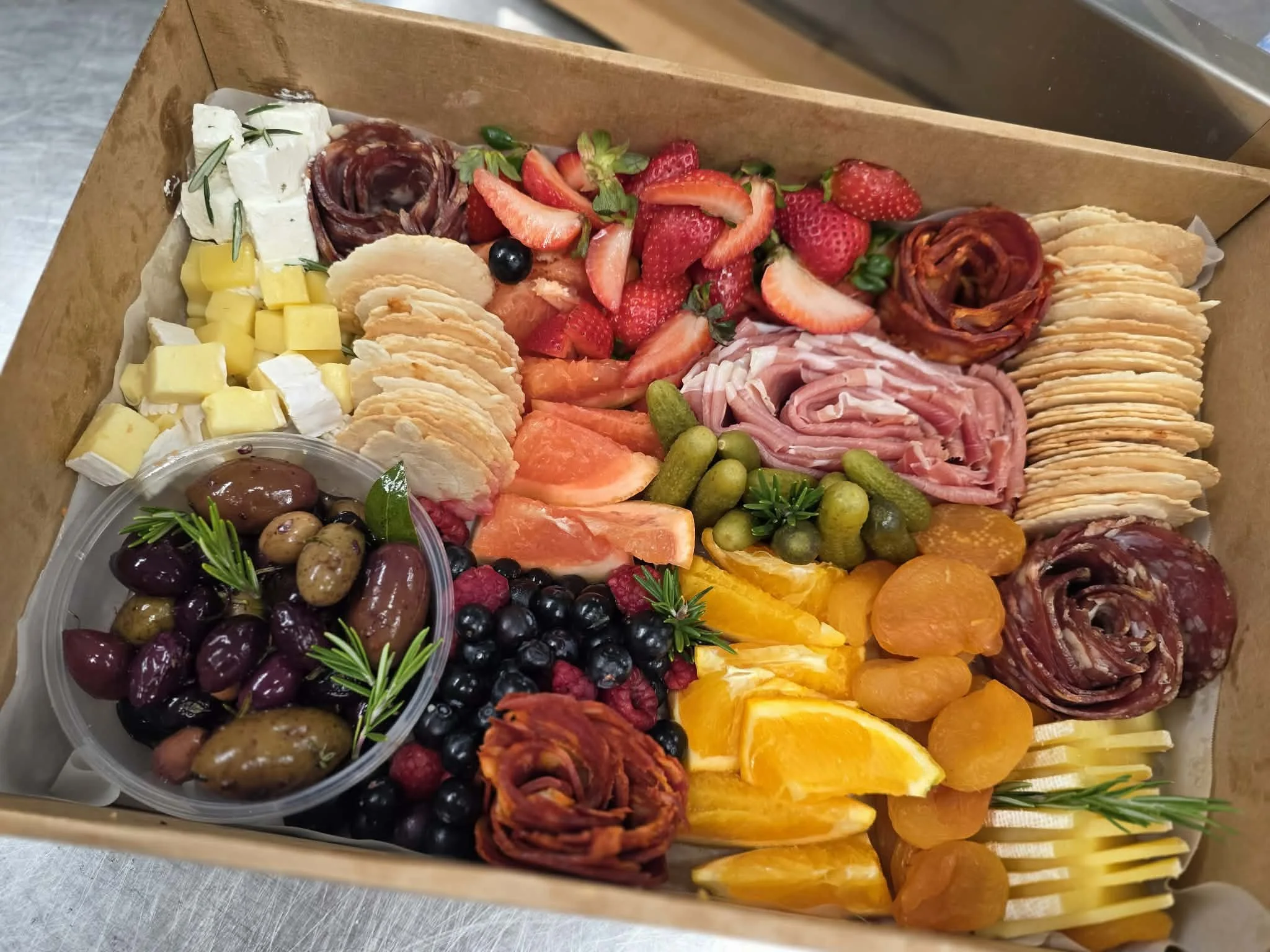 Large box (feeds 9-12 people)