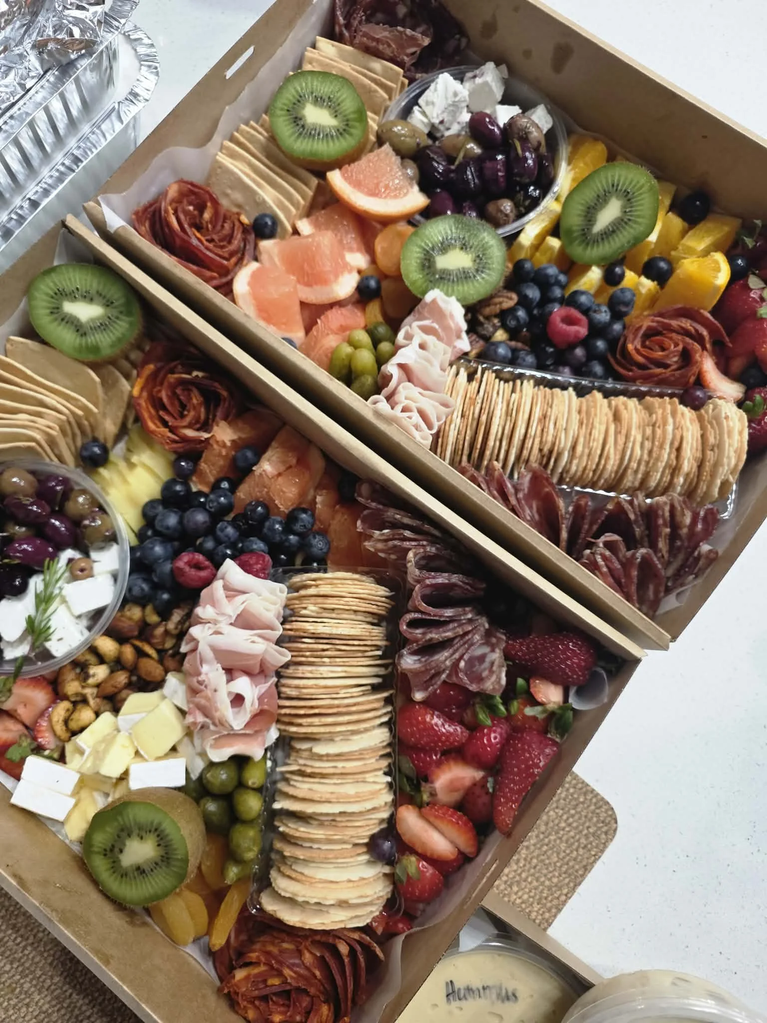 Medium box (feeds 5-8 people)